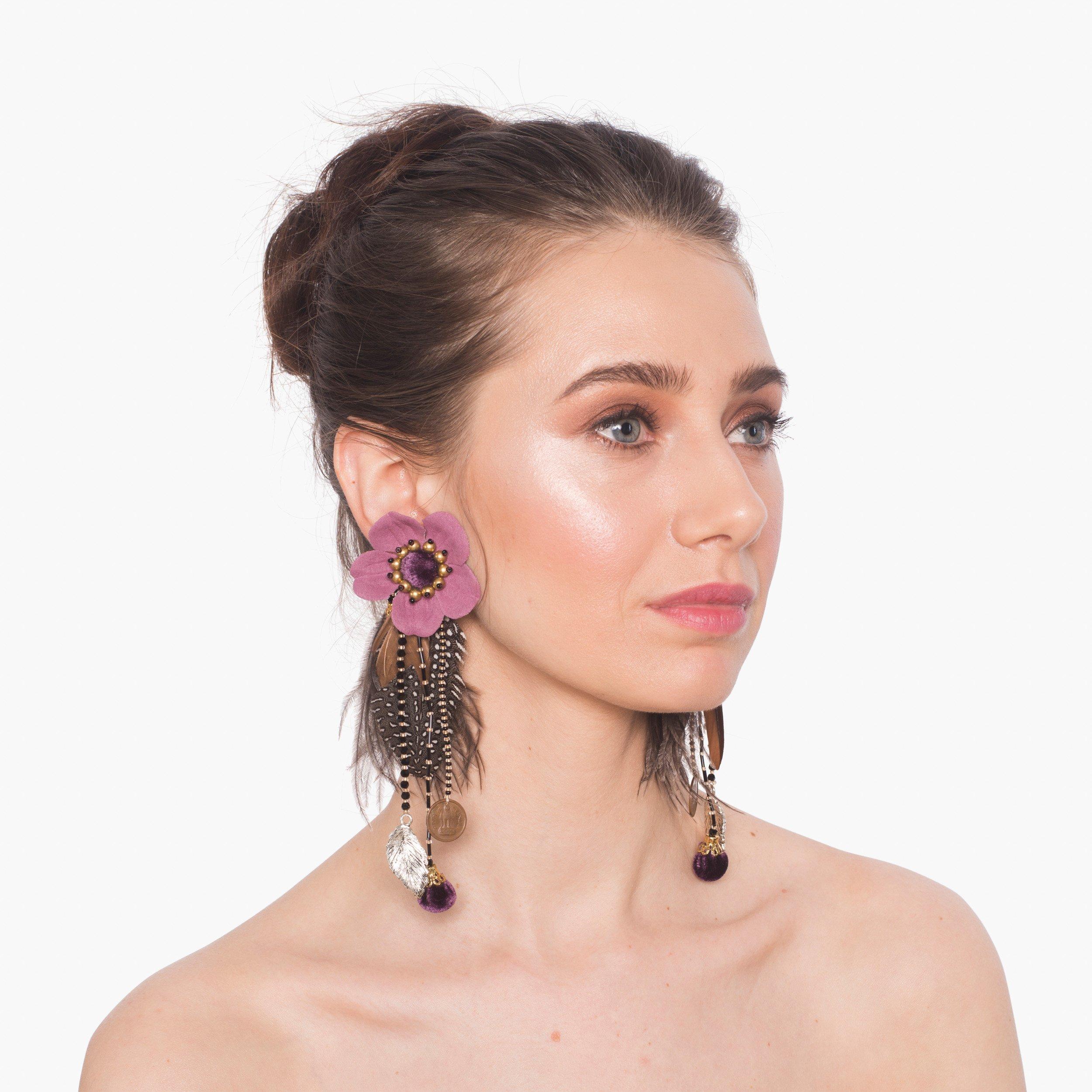 Laelia Guinea and Ostrich Feather Earring In New Condition For Sale In New York, NY