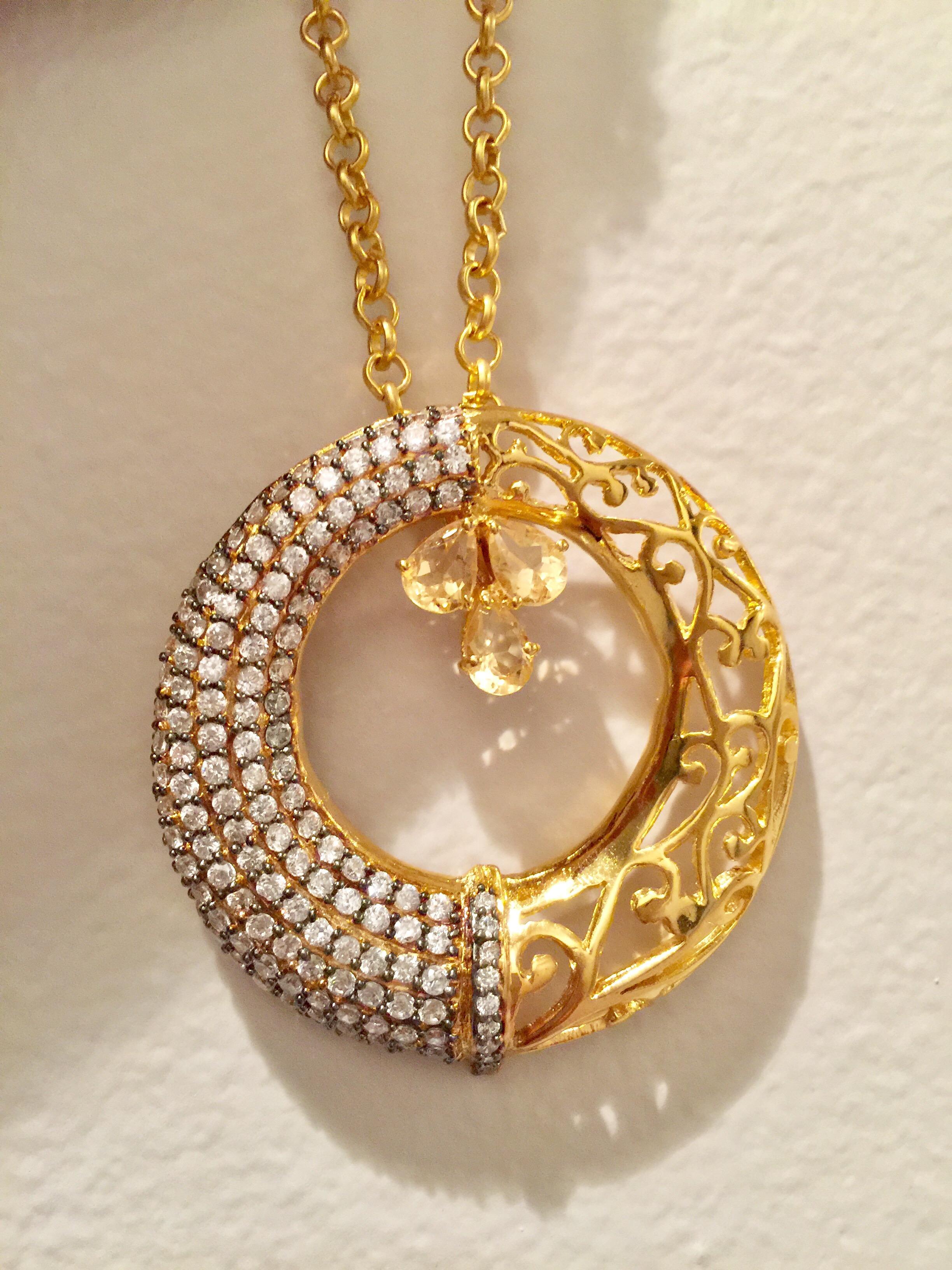Filigree Florence Crystal Pendant Necklace  In New Condition For Sale In Hoffman Estates, IL