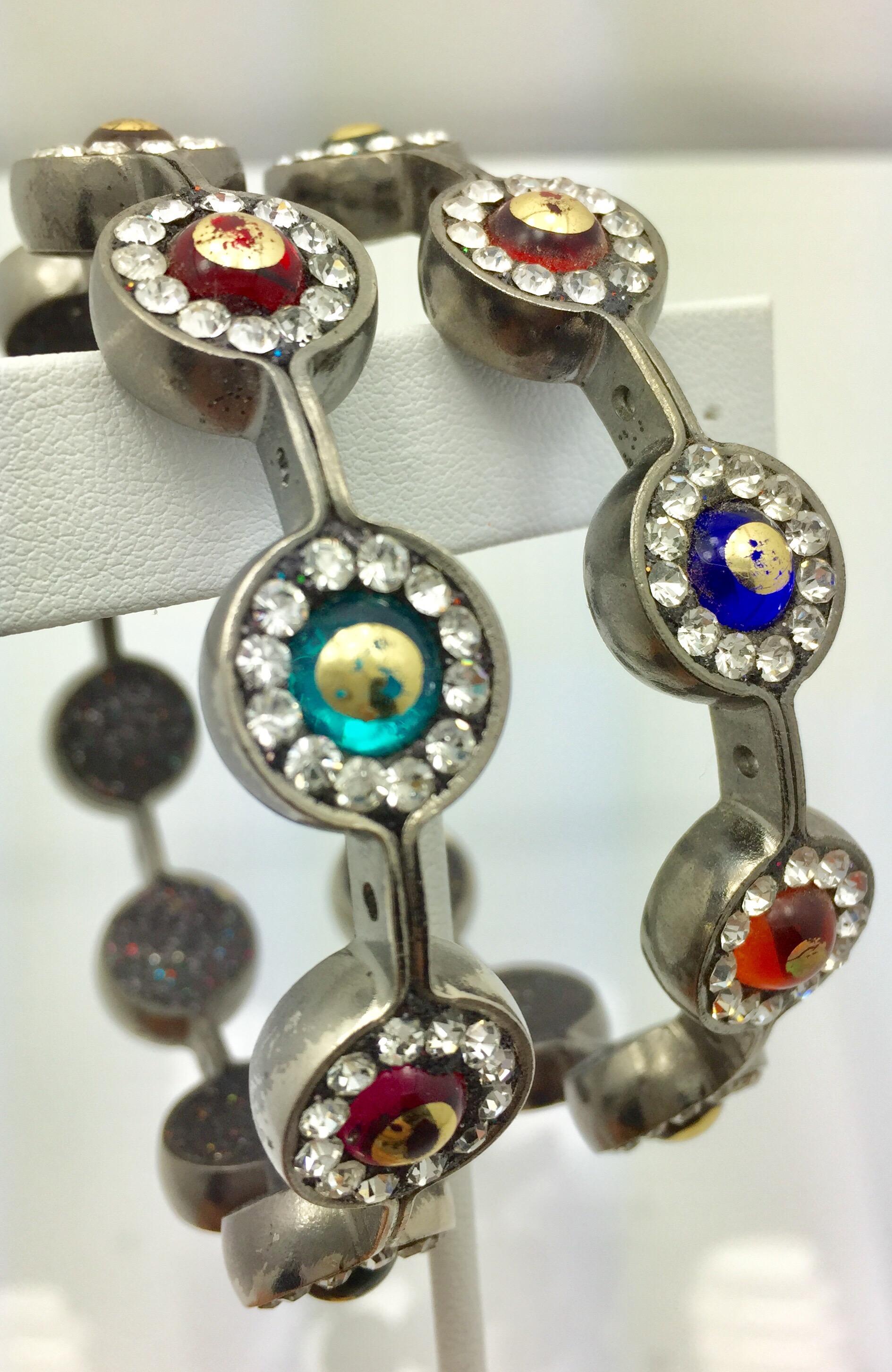 Moderne Bracelet jonc en verre coloré et strass fait à la main en vente
