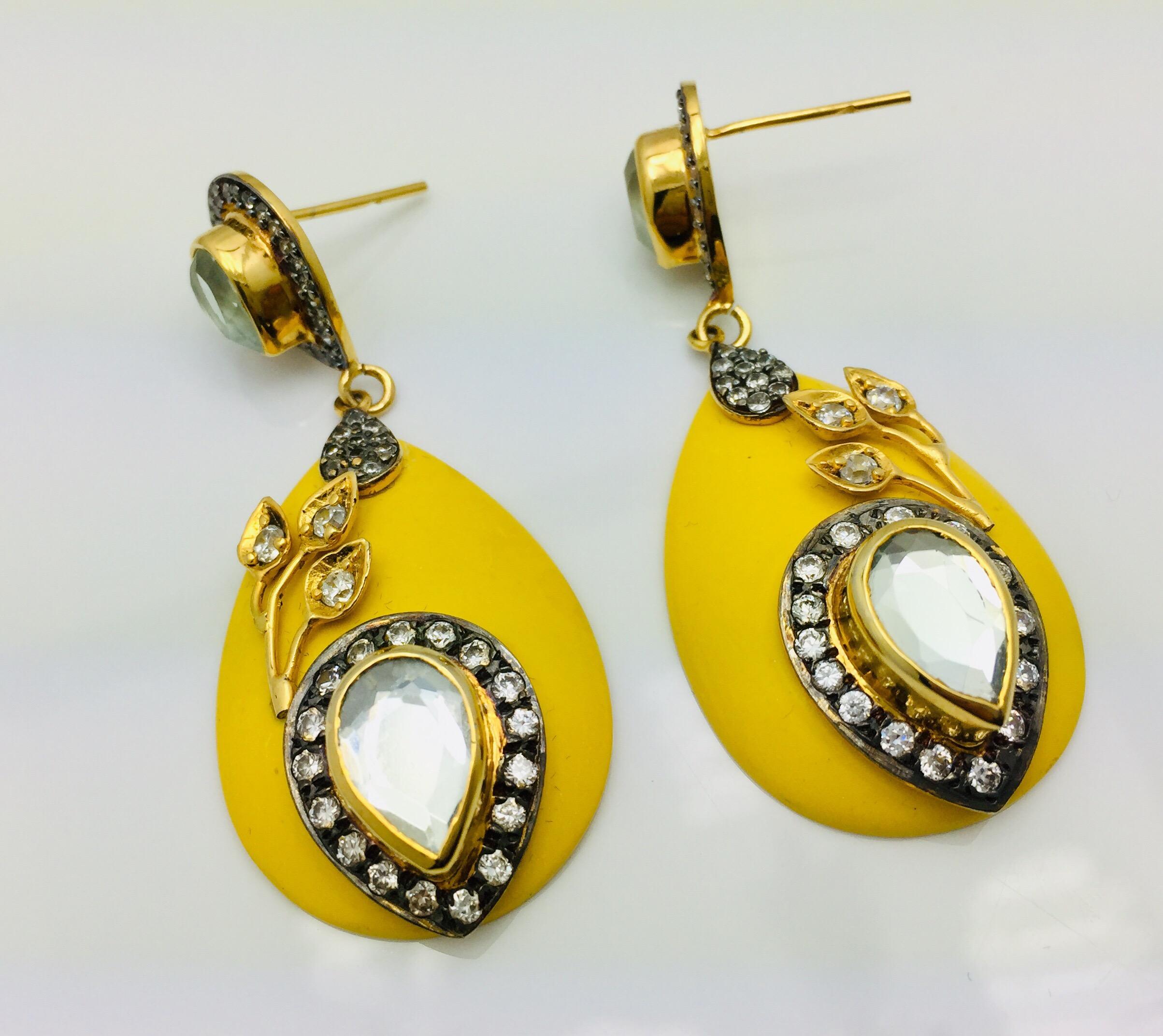 Strut your stuff in these yellow resin leaf earrings. As you can see, the novel creation features a standout design that incorporates some super stylish elements. These earrings fasten with post back closures for pierced ears.  Only 1