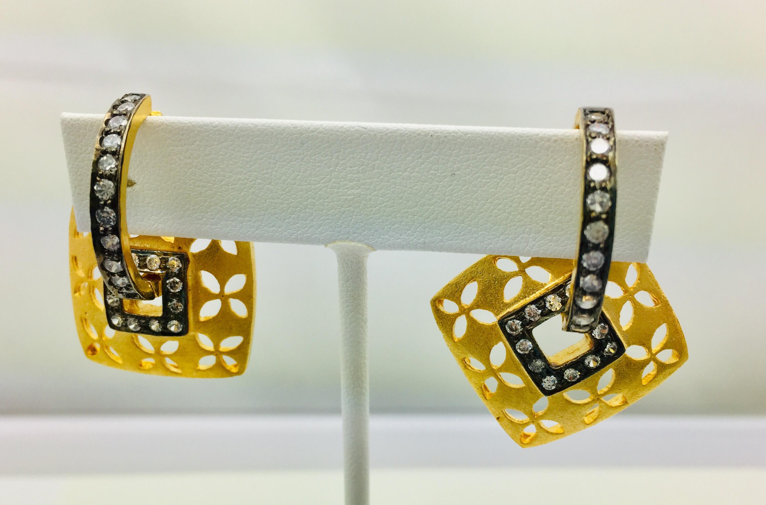 Meghna Jewels Square Filigree & Hoop Earrings  In New Condition For Sale In Hoffman Estates, IL