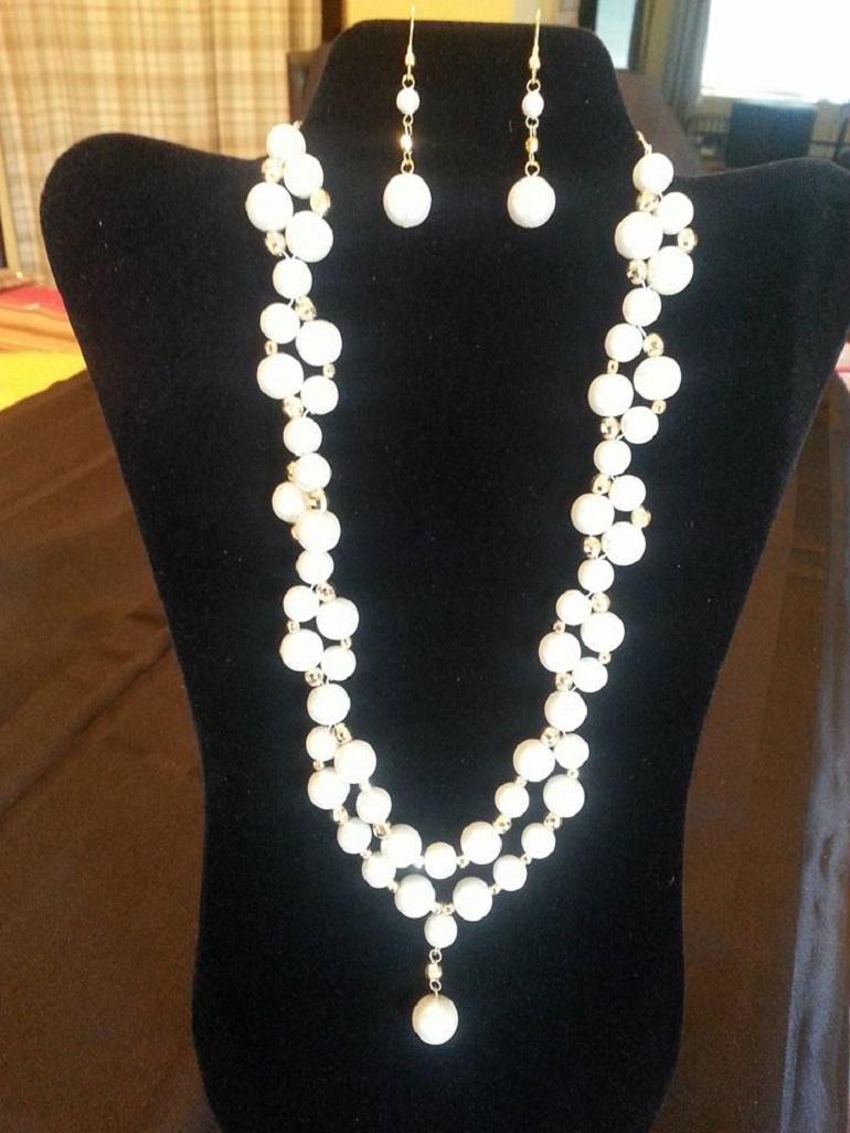 Genuine Shell Pearl Necklace - Posh by Feri In New Condition For Sale In Valenton, FR