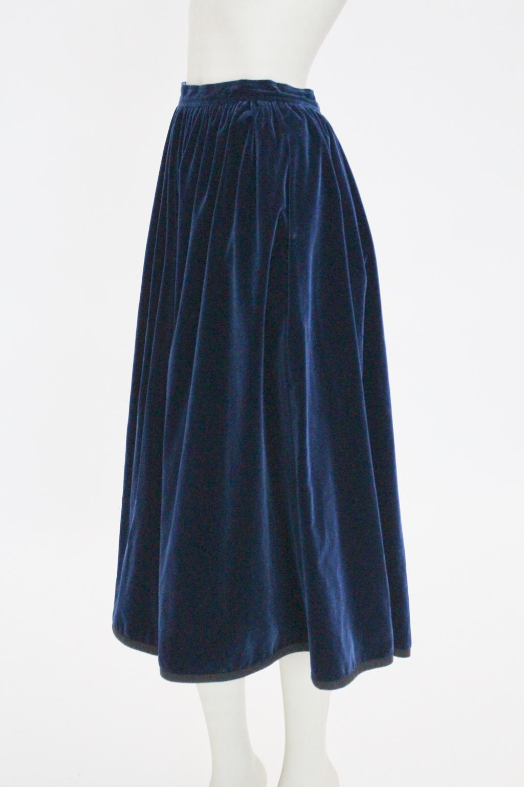 Blue Velvet Pleated Vintage Skirt by Yves Saint Laurent Rive Gauche In Good Condition For Sale In Vienna, AT