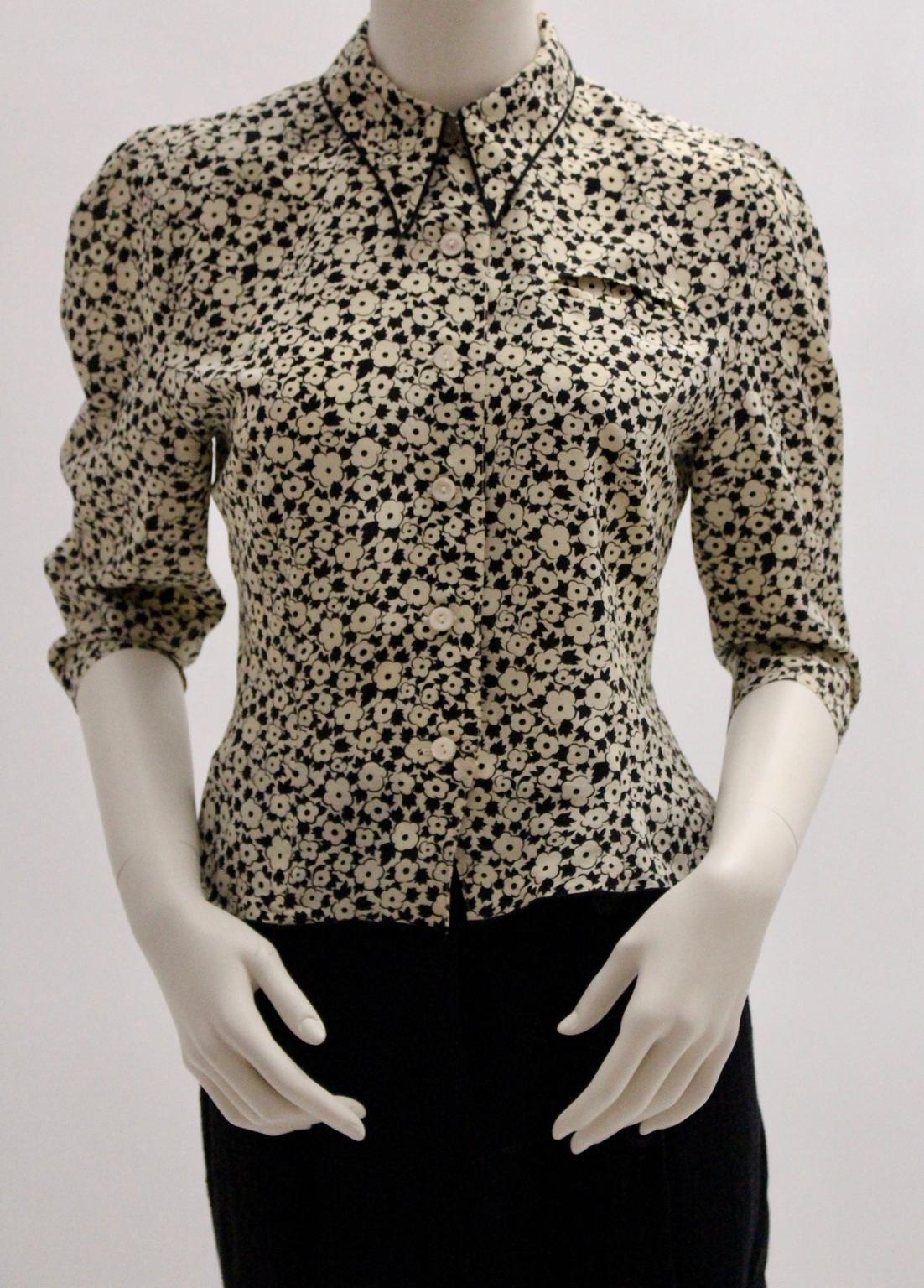 Lolita Lempicka Vintage Silk Blouse with Flower Allover Print  1980s In Good Condition For Sale In Vienna, AT