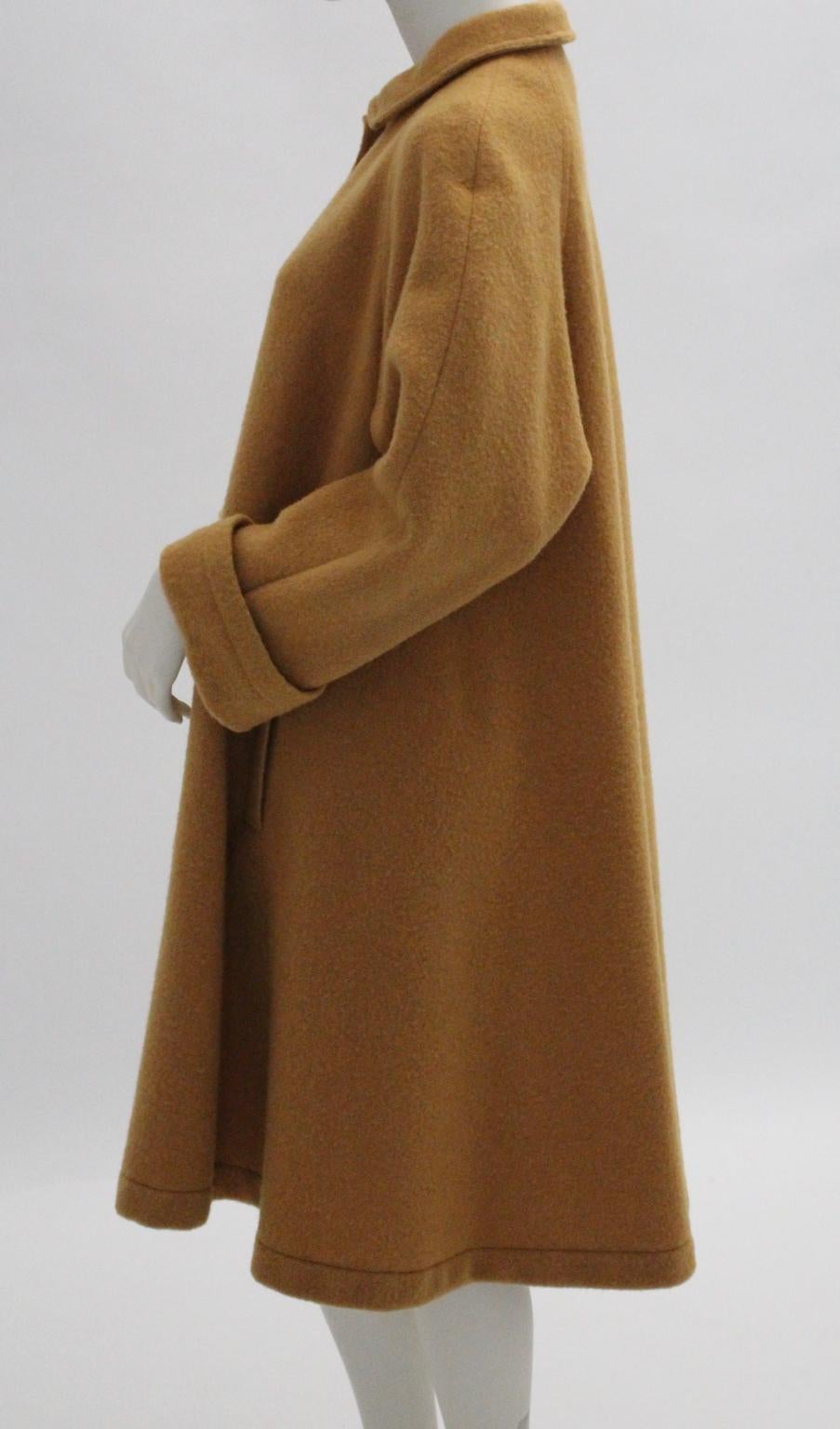 Women's Guy Laroche Diffusion Paris Vintage Wool Coat 1970s For Sale