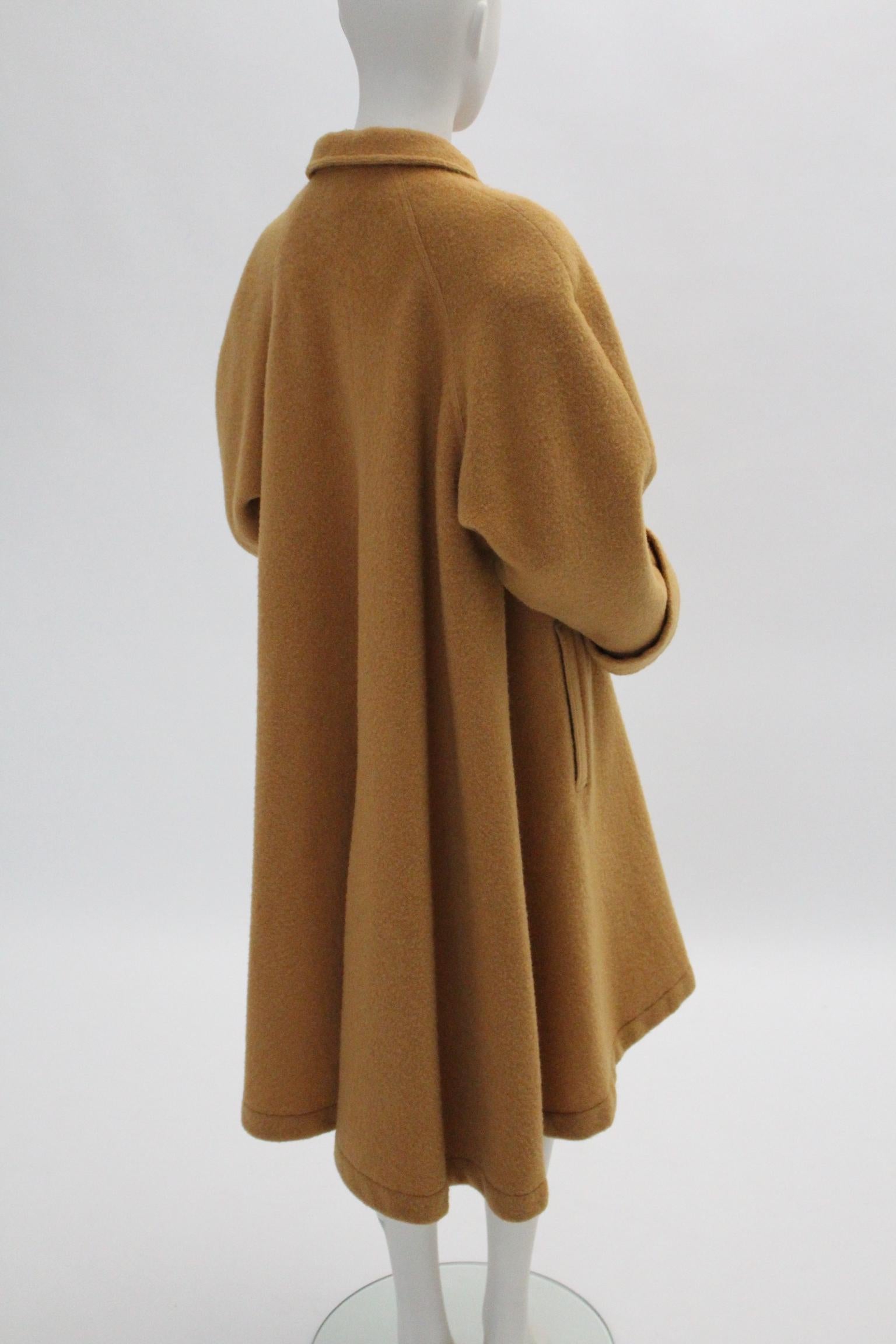Guy Laroche Diffusion Paris Vintage Wool Coat 1970s For Sale 3
