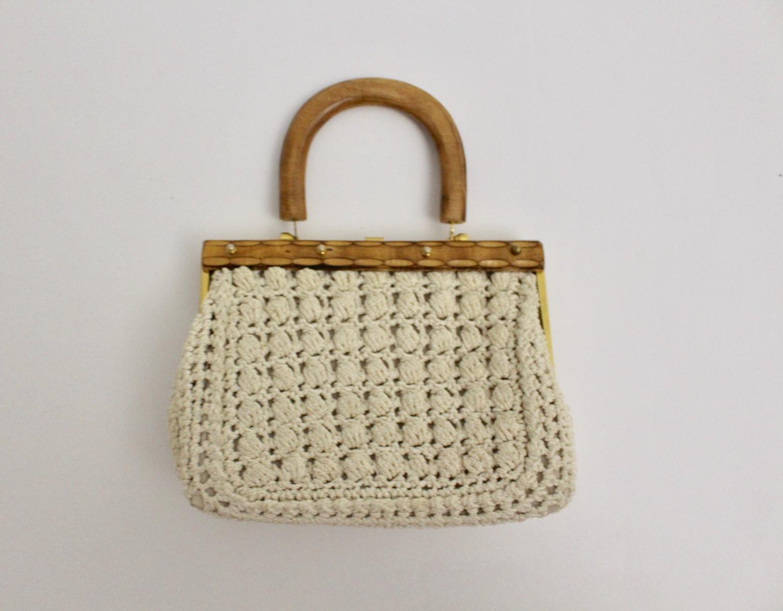 This handbag has a brass and wood frame and a snap lock. Made of cream-white crochet
The handlebag is lined with cream - white fabric.
One side pocket

Width: 25 cm
Height: 18.5 cm without the handle
Height: 29.5 cm with handle