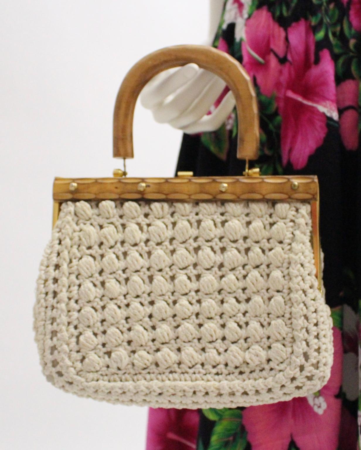 White Vintage Handlebag Crochet Italy, 1960s For Sale 1