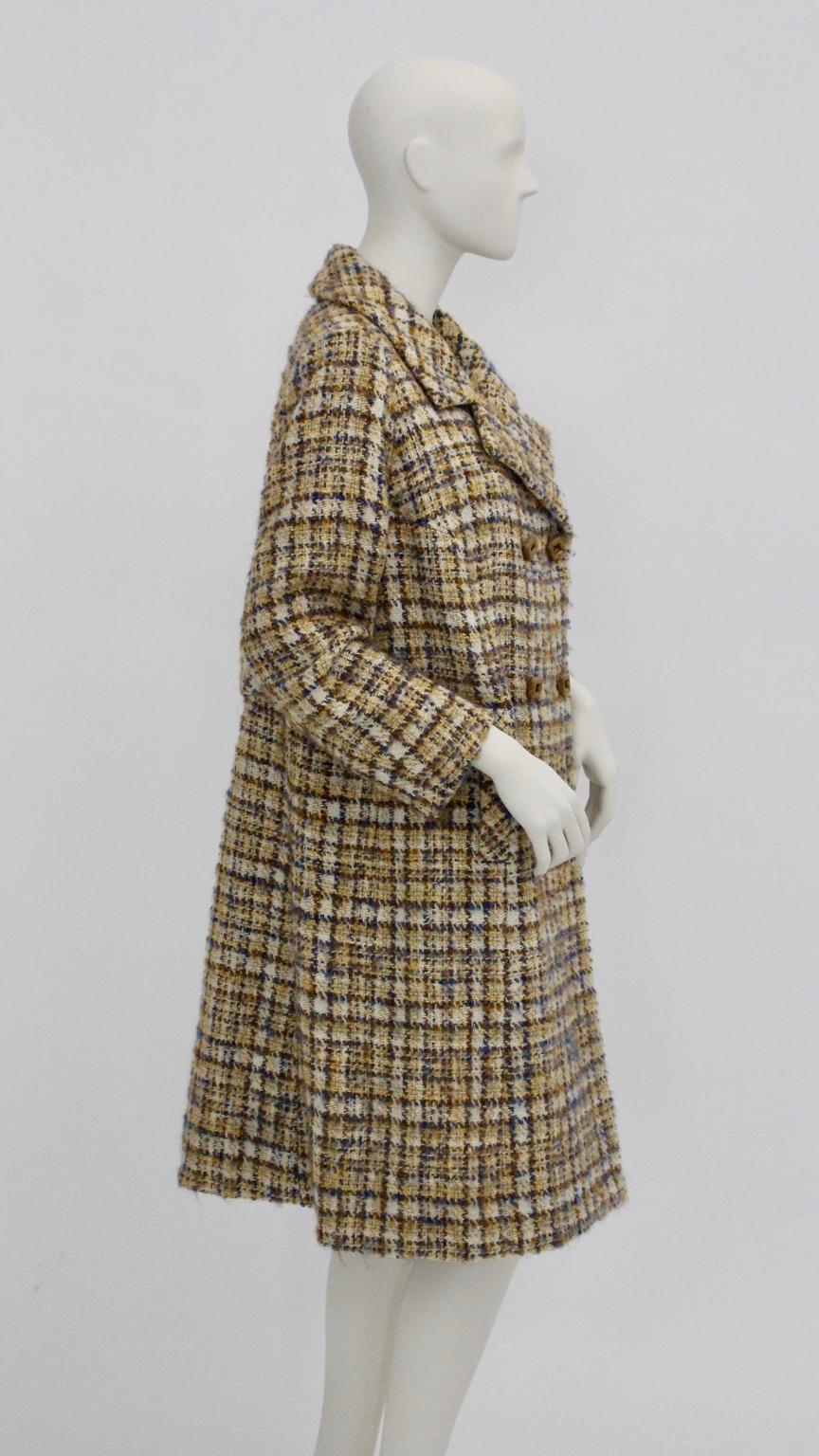 Herbert Schill Wool Tweed Boucle Double Breasted Coat circa 1968 Vienna For Sale 3