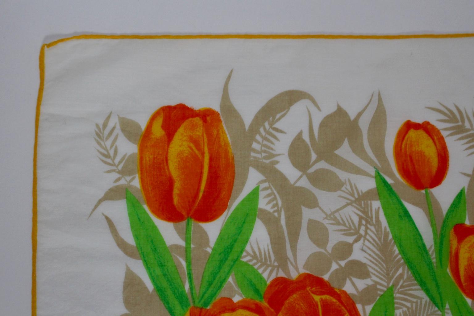 Bayron Tulipan Batist Vintage Scarf 1960s In Good Condition For Sale In Vienna, AT