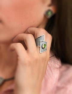2.00 Carat Peridot Fine silver 950 oxidized with Rhodium Overlapping Ring