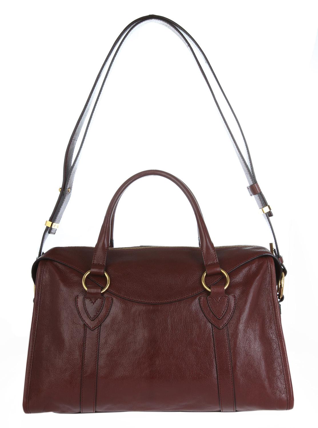 Item number: C3PE025-81500
Color: Chesnut
Material: leather, Lining: jacquard
Compartments: 1 main compartment, 1 zipper pocket, 1 slip pocket; Exterior Details: 1 zipper pocket
Size: width 36 cm, height 23 cm, depth 16 cm
Closure: Zipper
Weight in