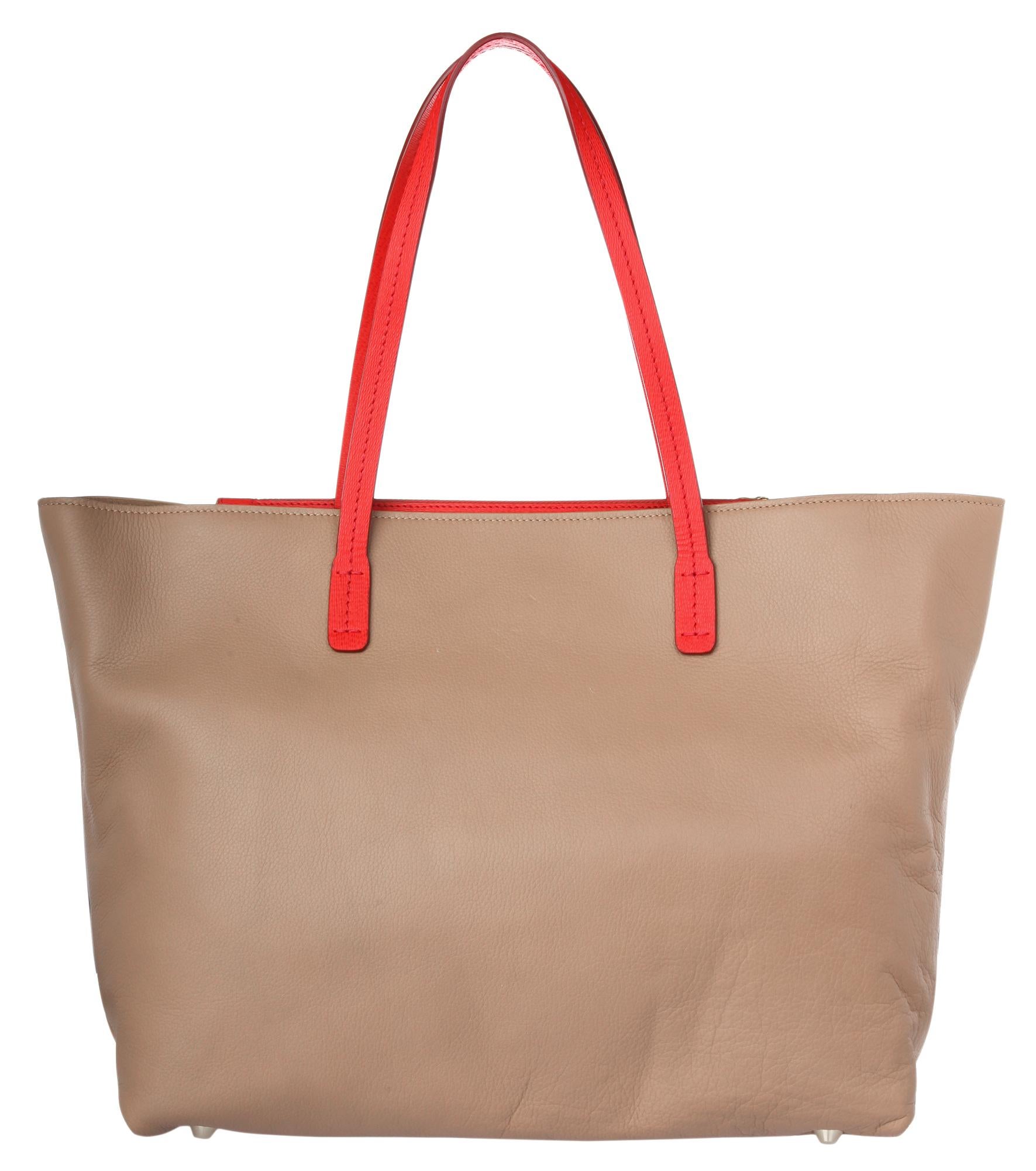 Item number: LAN007-BERE
Compartments: 1 main compartment, 2 pockets; Exterior: 1 zipper pocket
Color: beige/red
Exterior: calfskin, Lining: 50% cotton, 50% polyester
Closure: snap closure
Size lenght 45 cm, height 30 cm, depth 13 cm
Hardware and