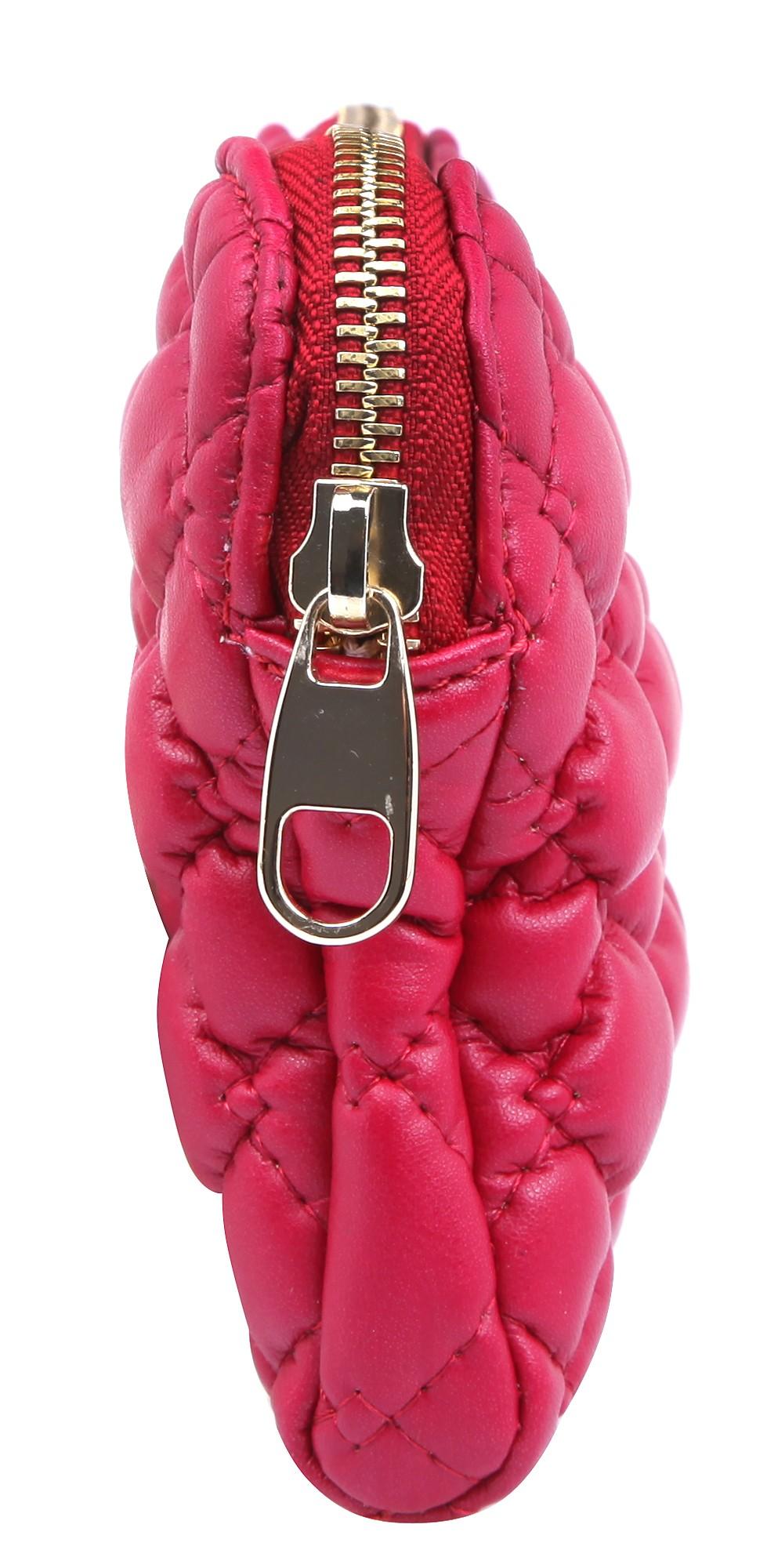 Red Valentino Quilted leather pouch with metal curb chain loop and charms In New Condition For Sale In Karlsfeld, DE