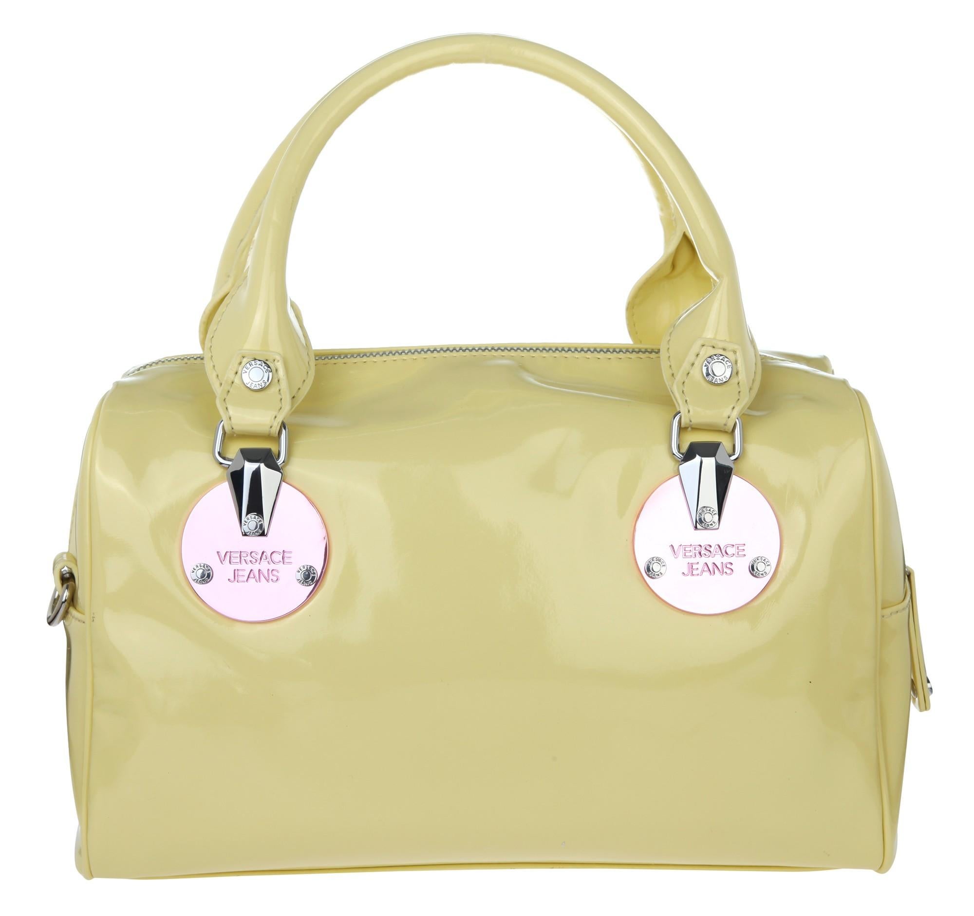 Item number: E1VFBBH1-YE
Compartments: 1 main compartment, 1 zipper pocket, 2 slip pockets
Color: yellow
Exterior: 100% polyurethane
Lining: 100% polyester
Closure: zipper
Product Dimensions width 31 cm, height 23 cm, depth 13 cm
Adjustable
