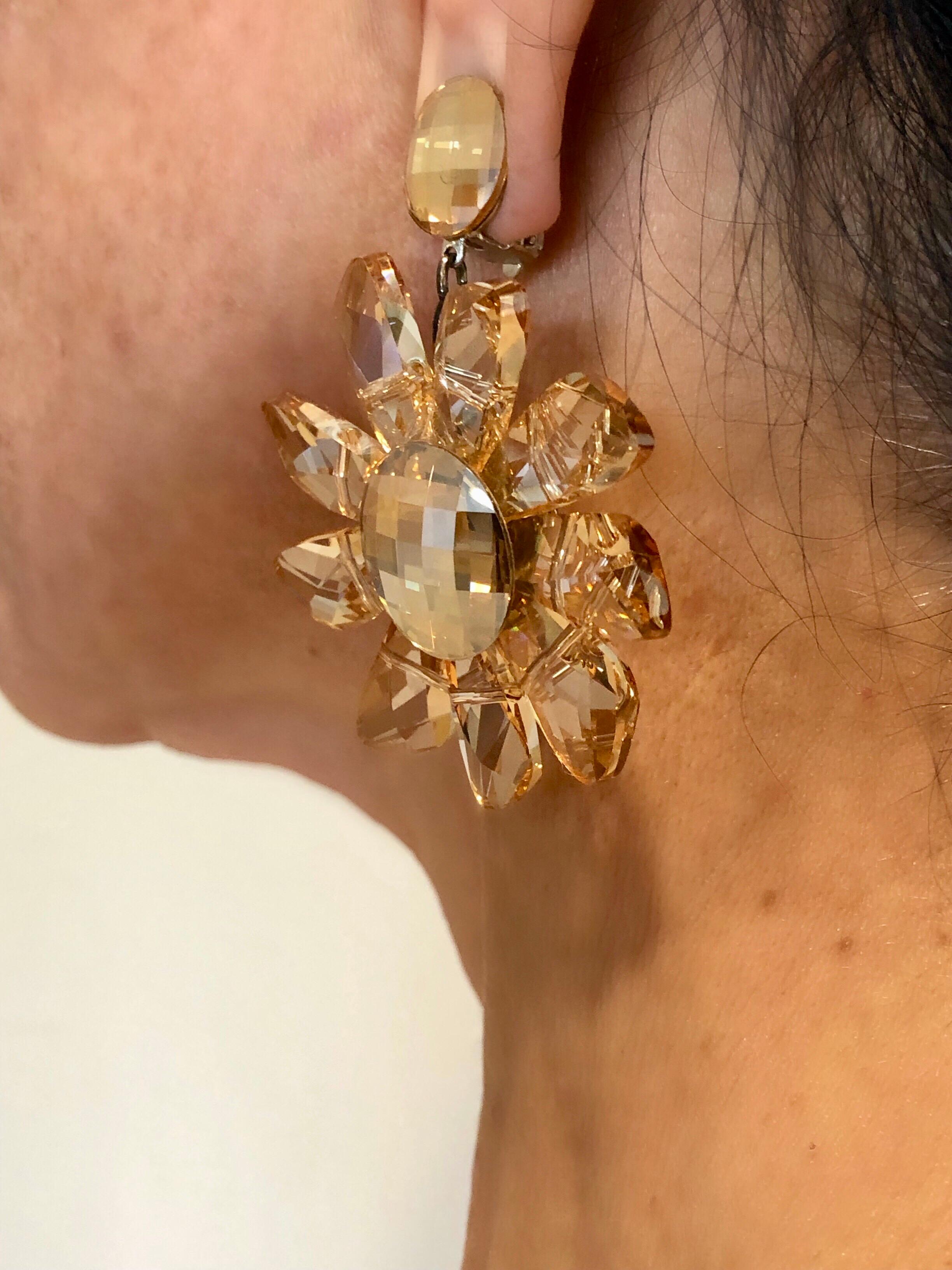 Vintage French Champagne Flower Statement Earrings  In Excellent Condition In Palm Springs, CA