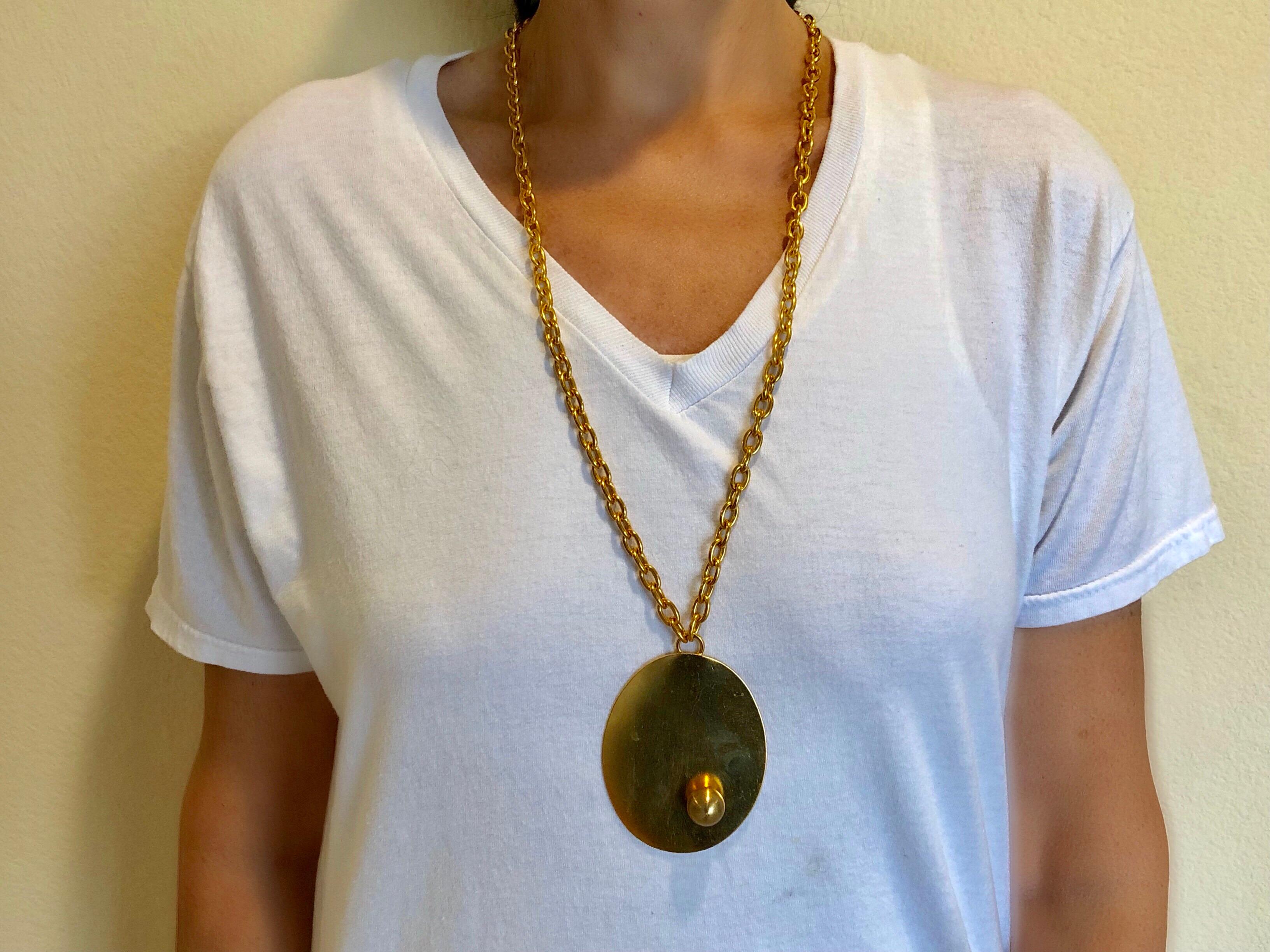 Vintage Gold Modernist Architectural Pendant Statement Necklace  In Excellent Condition In Palm Springs, CA
