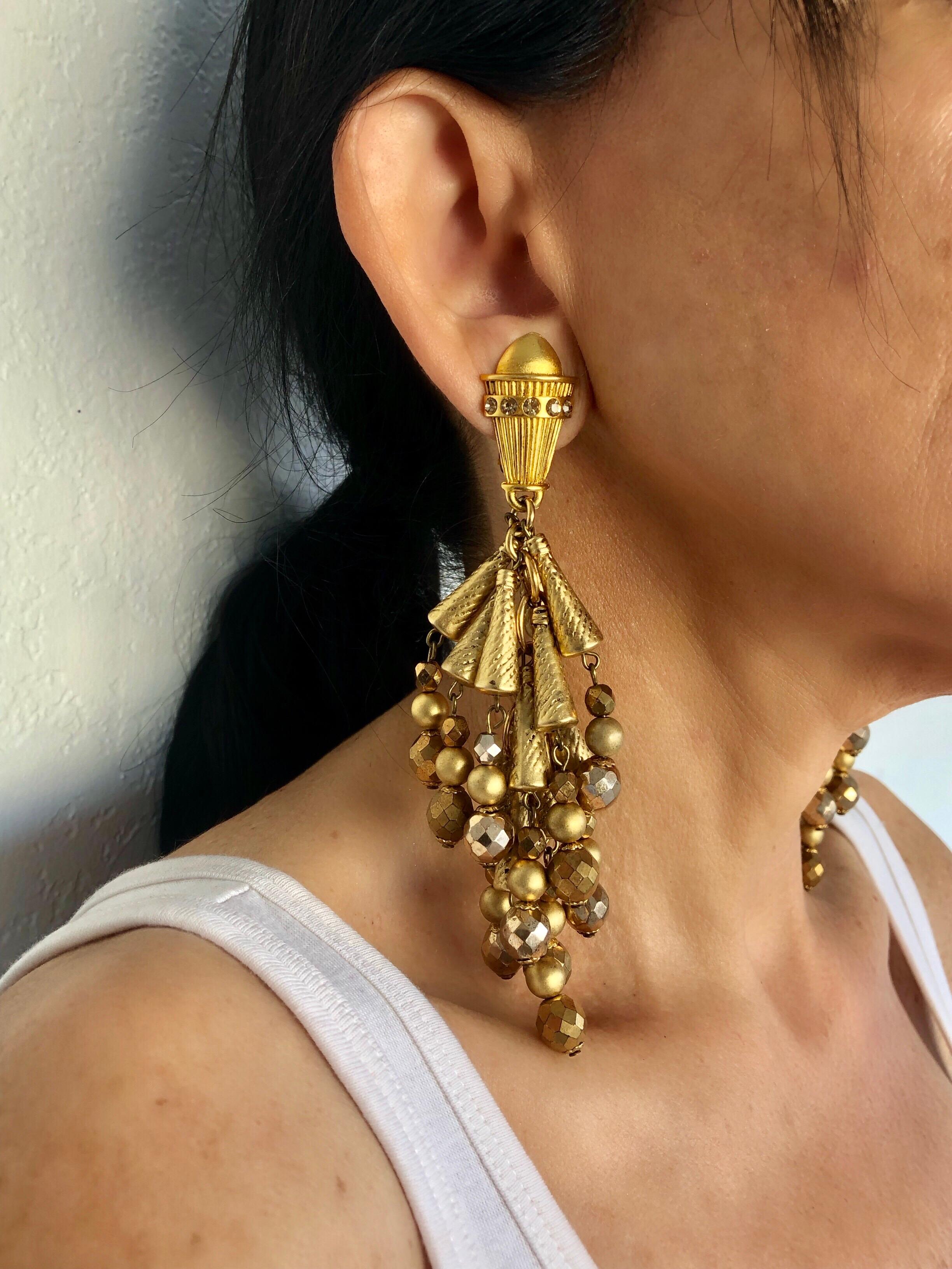 Vintage Designer Gilt Architectural Dangle Statement Earrings  In Excellent Condition In Palm Springs, CA