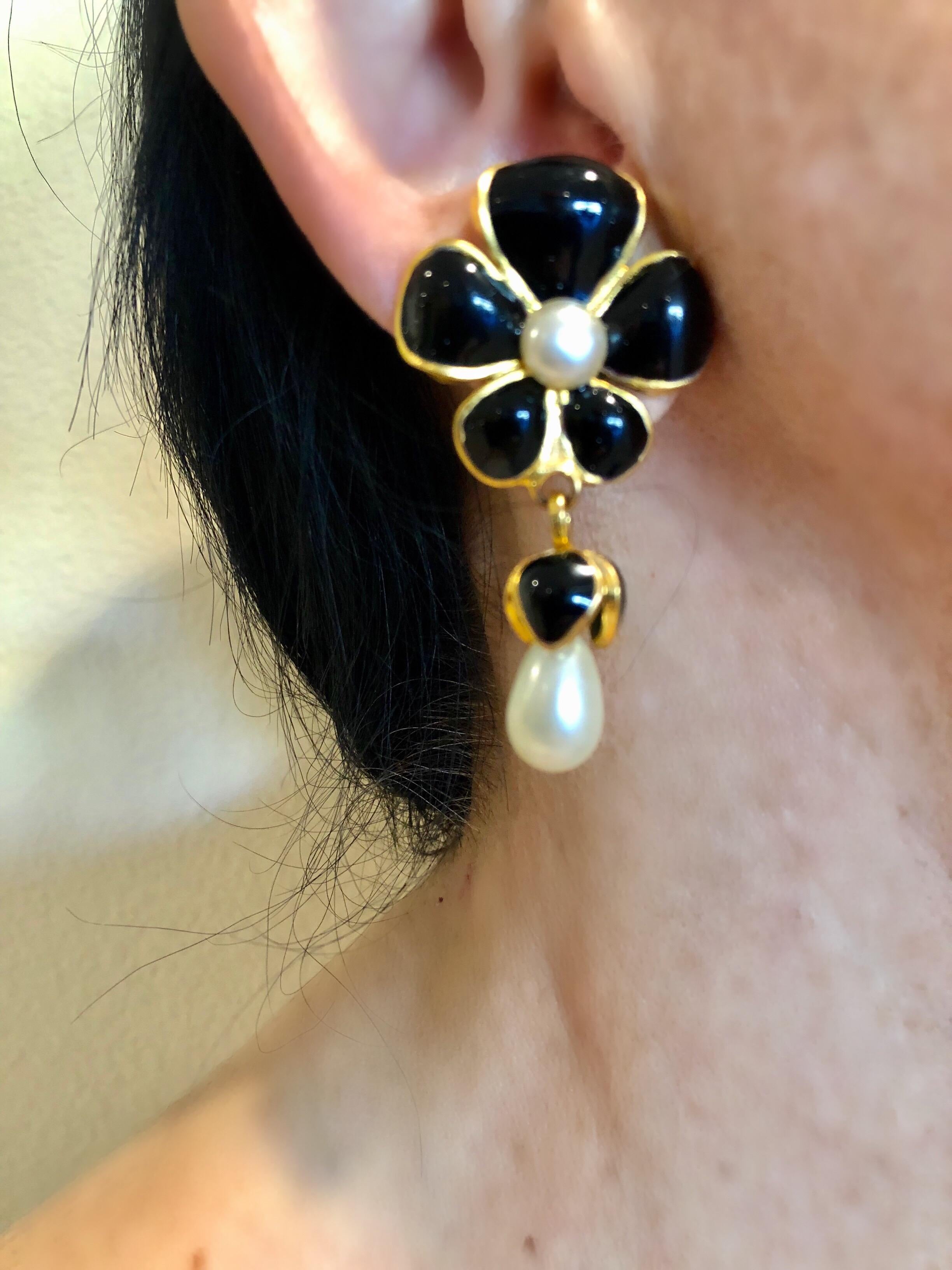 Vintage Chanel Black Pearl Flower Statement Earrings  In Excellent Condition In Palm Springs, CA