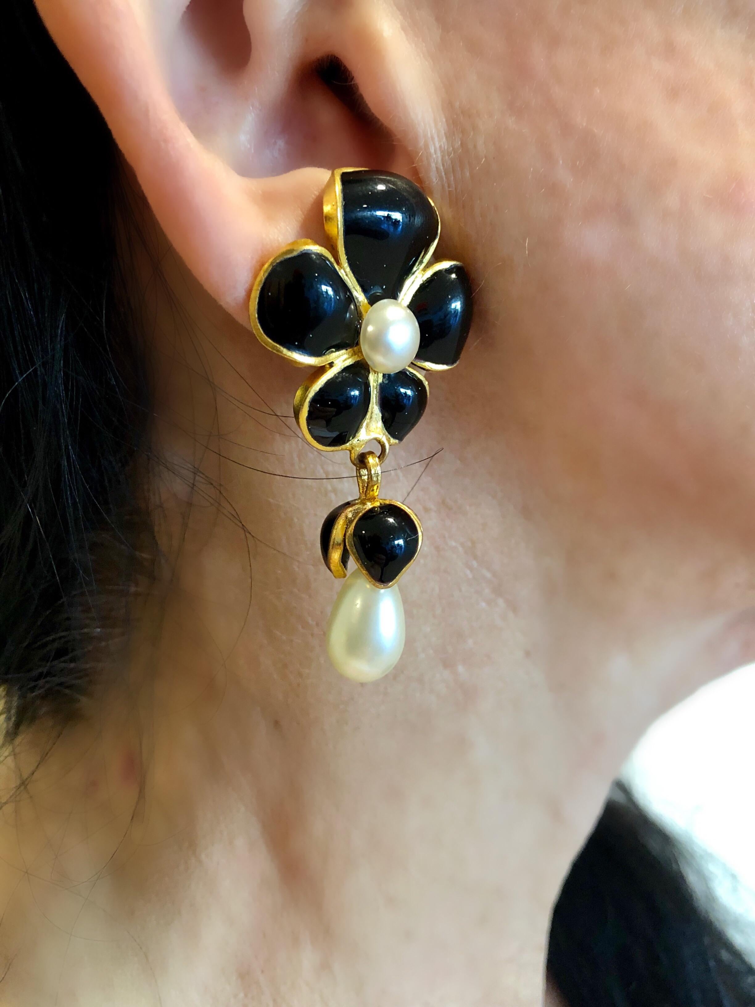 Women's Vintage Chanel Black Pearl Flower Statement Earrings 