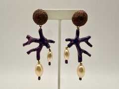 Pendientes largos llamativos de imitación de perlas y coral morado francés