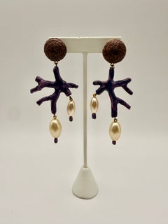 Pendientes largos llamativos de imitación de perlas y coral morado francés