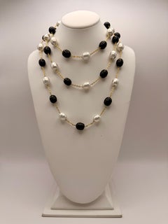 Collar francés de perlas de cristal «pâte de verre» en blanco y negro con detalles dorados