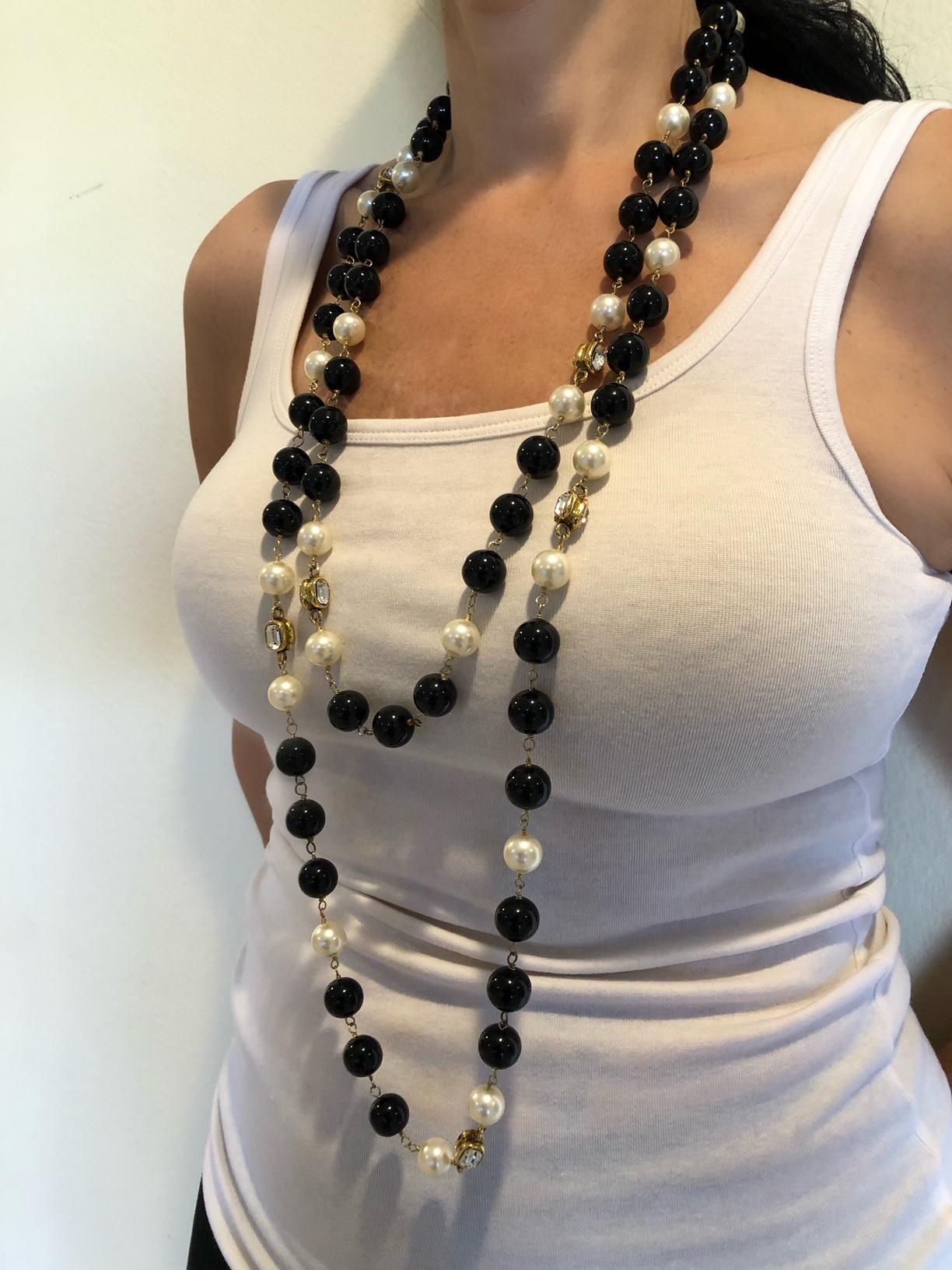 Rare Vintage CHANEL Black and White Diamante Necklace  In Excellent Condition In Palm Springs, CA