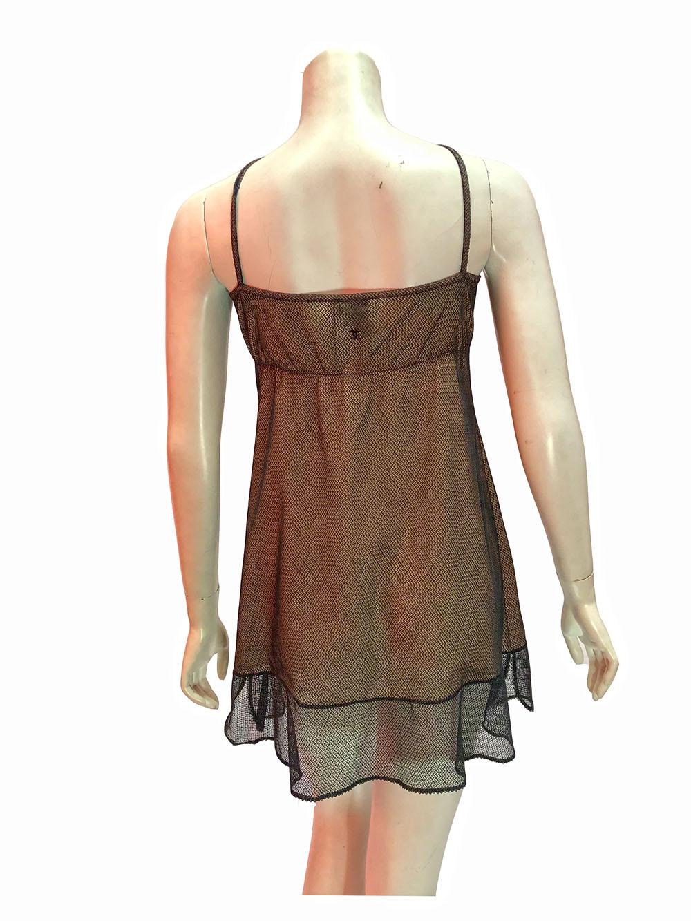 Chanel Vintage Schwarzes und nudefarbenes Slip-Kleid mit Mesh-Overlay (Braun) im Angebot