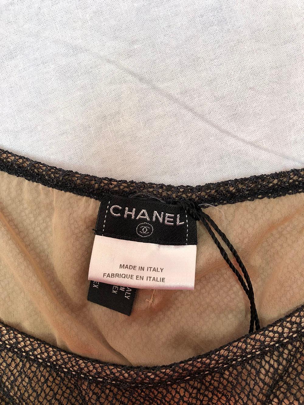 Chanel Vintage Schwarzes und nudefarbenes Slip-Kleid mit Mesh-Overlay Damen im Angebot