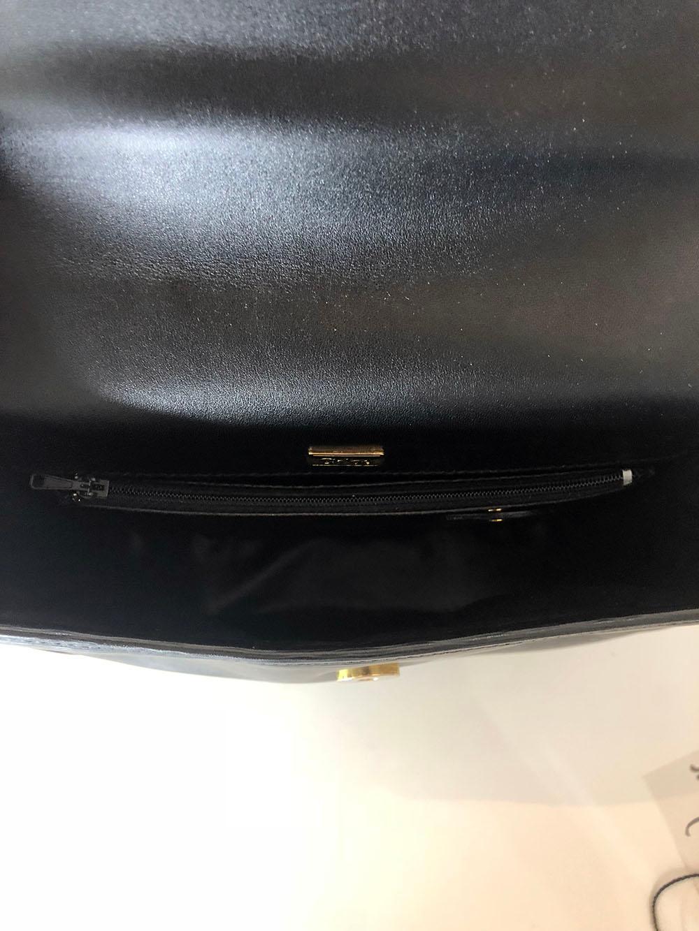 RARE Vintage Chloe Black Epi Leather Gold Chain Crossbody Bag In Excellent Condition In Thousand Oaks, CA