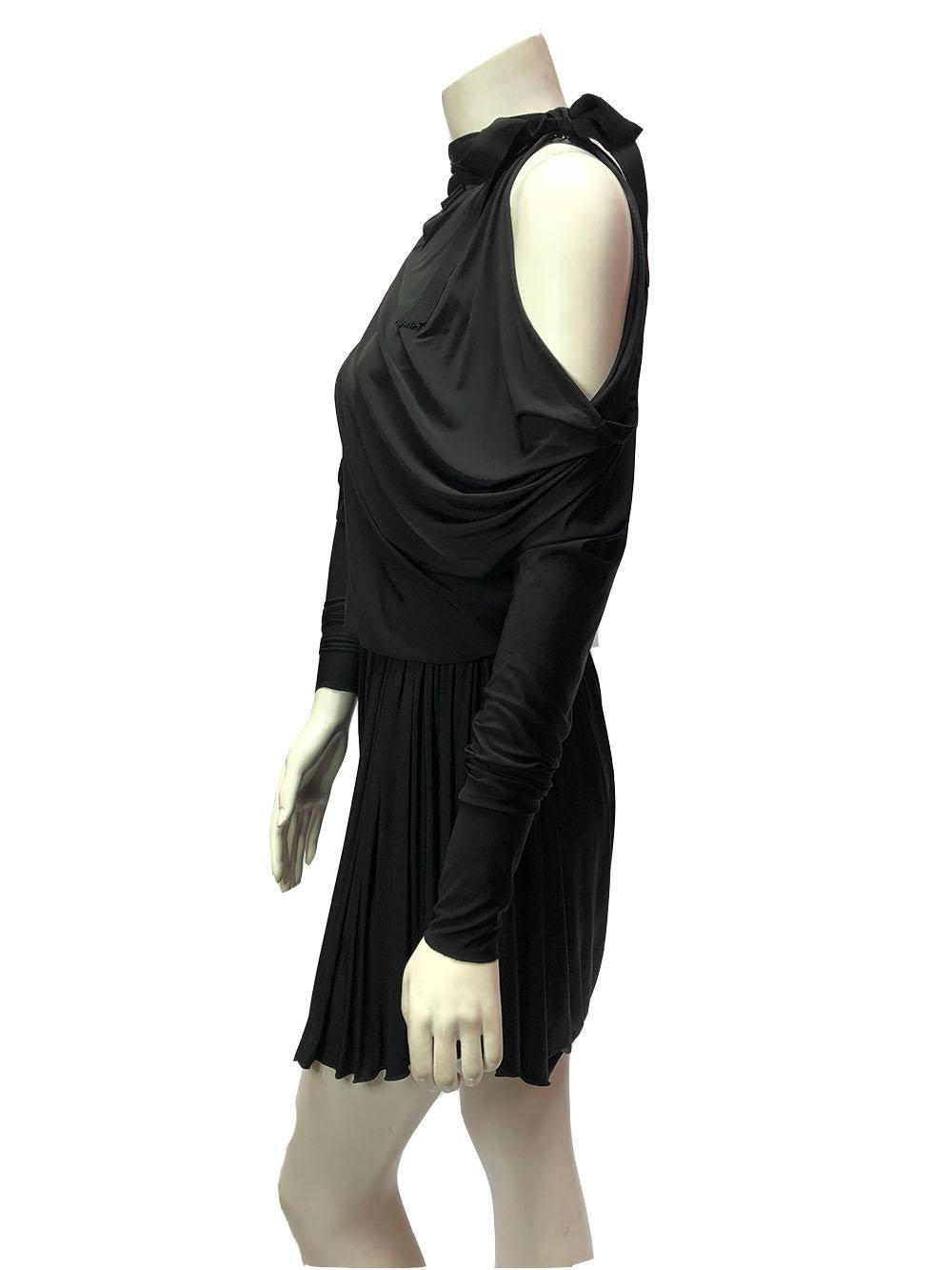 Alexander Wang Black Draped Cold Shoulder Dress.
Draped black dress by Alexander Wang with open shoulders and tie neck. Elasticized waist to show off your shape. Pleated skirt. Size Small. Very comfortable! 