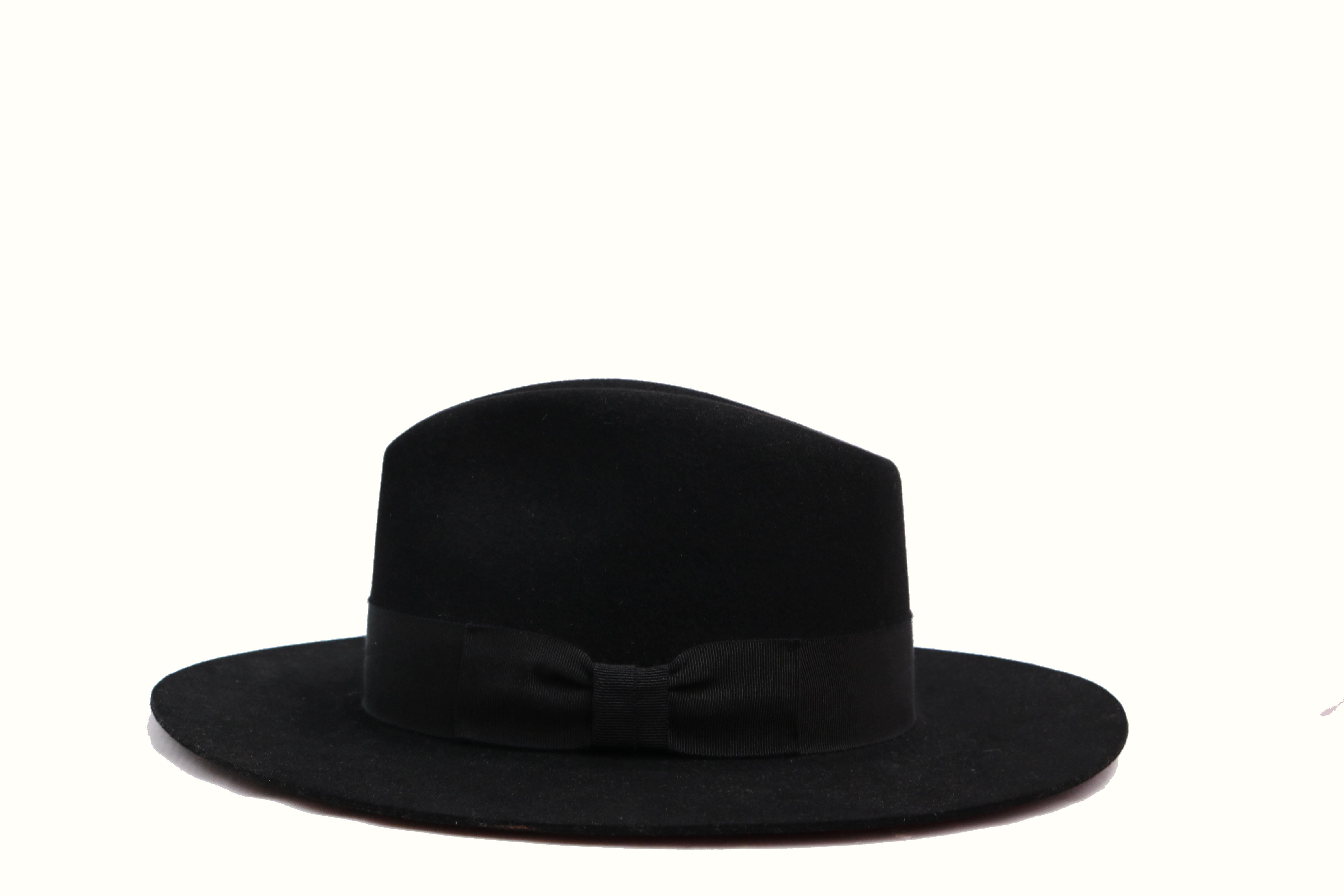 Classic felt fedora wool hat 
-Black
-Comes with the Box 
-Size 57
