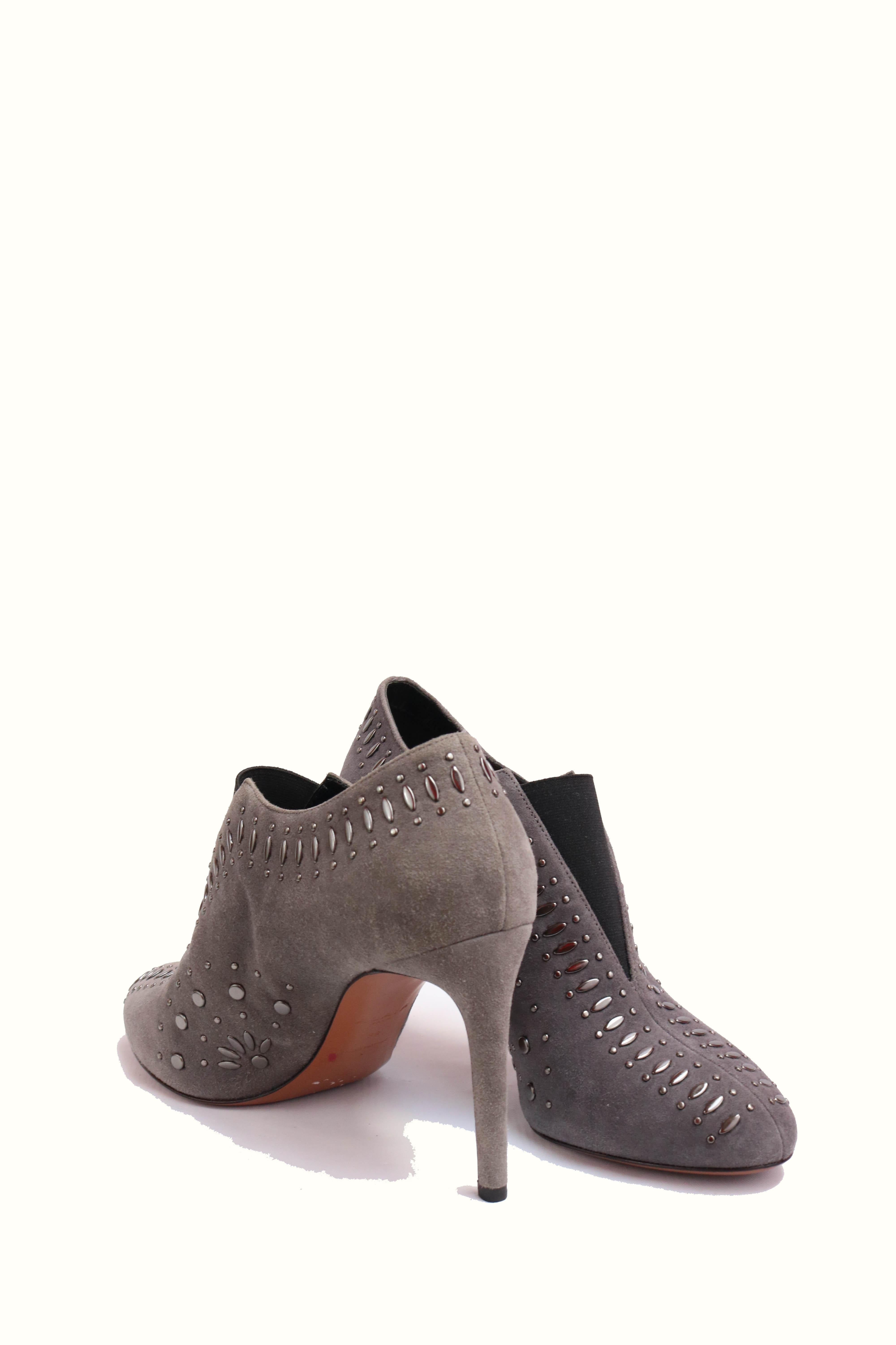 Gray ALAIA  Grey Suede Studded Booties Size 39 For Sale