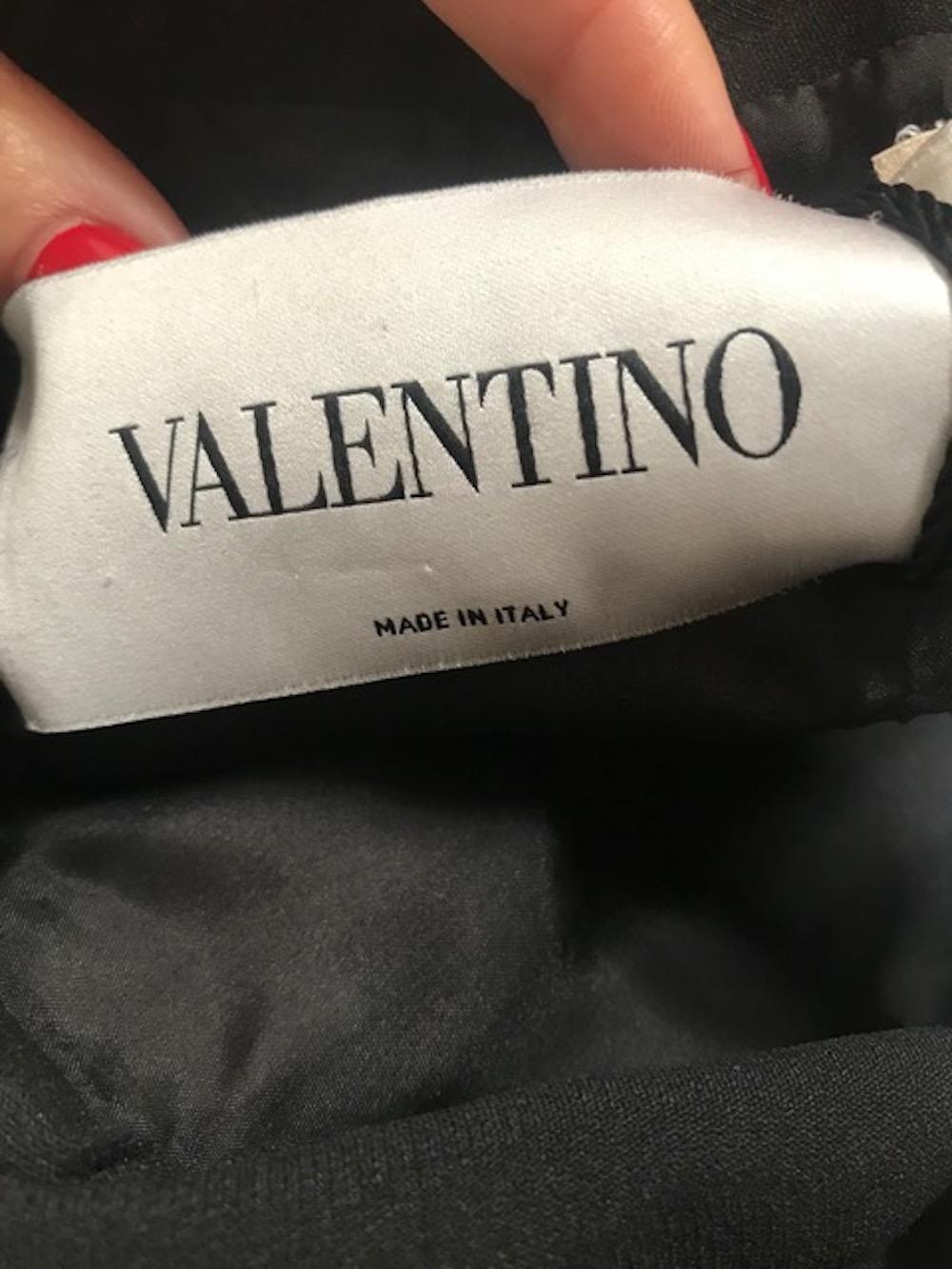Valentino Black and Cream Pussybow Collared Mini Dress In Excellent Condition In Thousand Oaks, CA