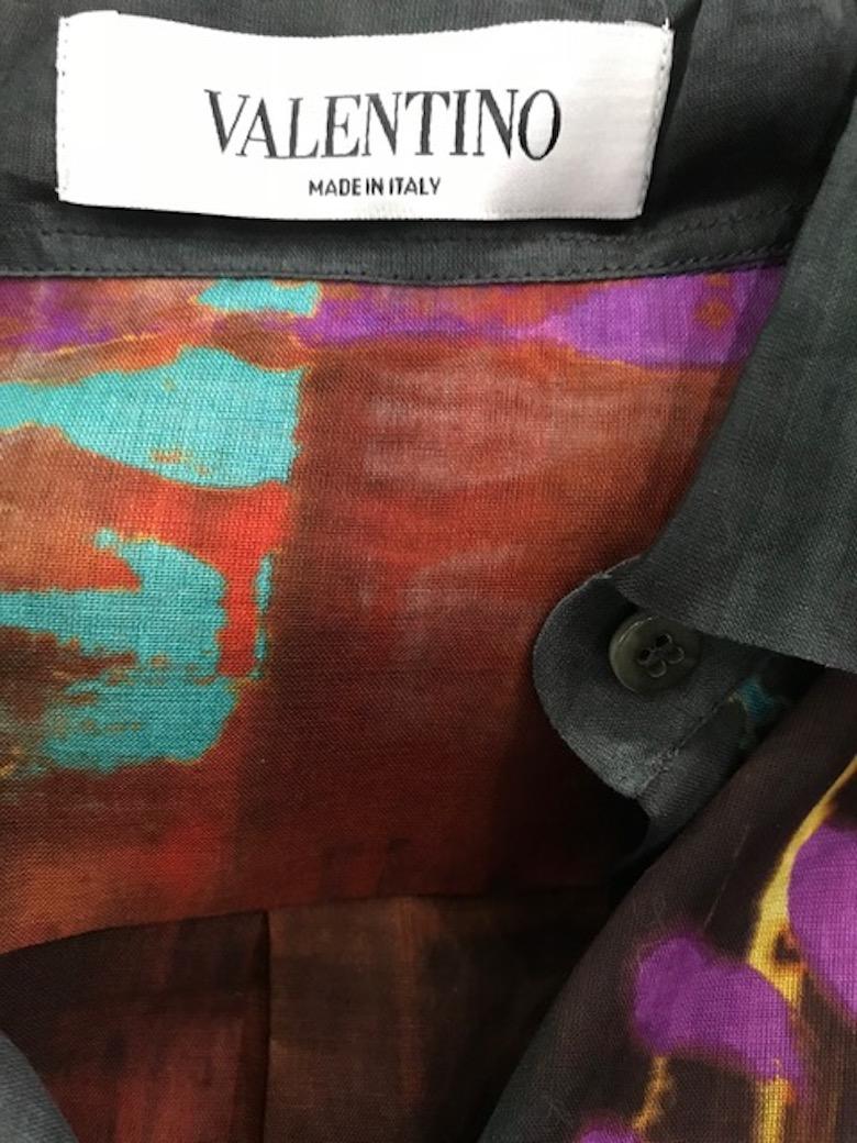 Valentino Sheer Button Down In Excellent Condition In Thousand Oaks, CA