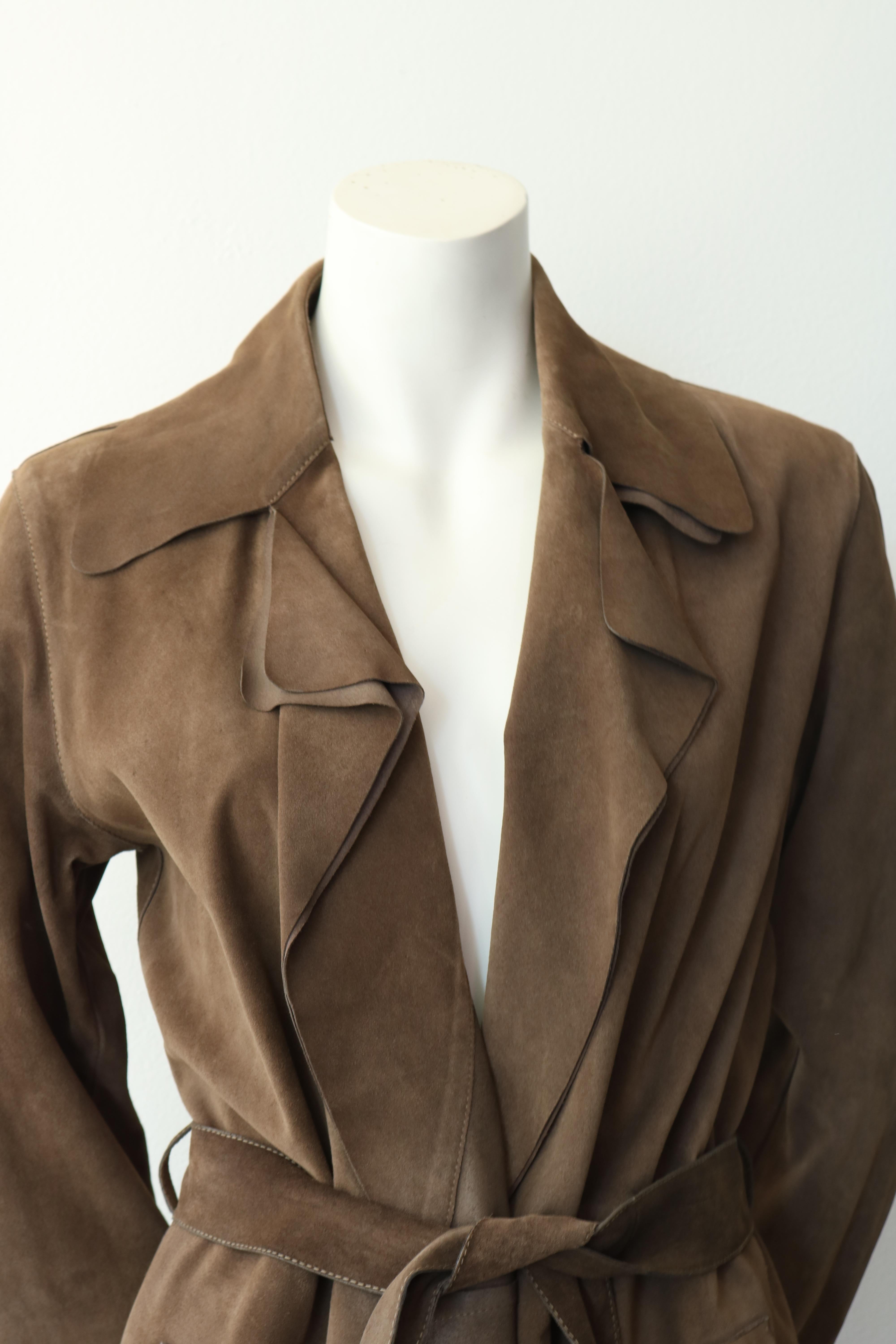 Beautiful brown, leather GUCCI trench coat
-Mint Condition 
-100% leather 
-Size 40
-Made in Italy 
