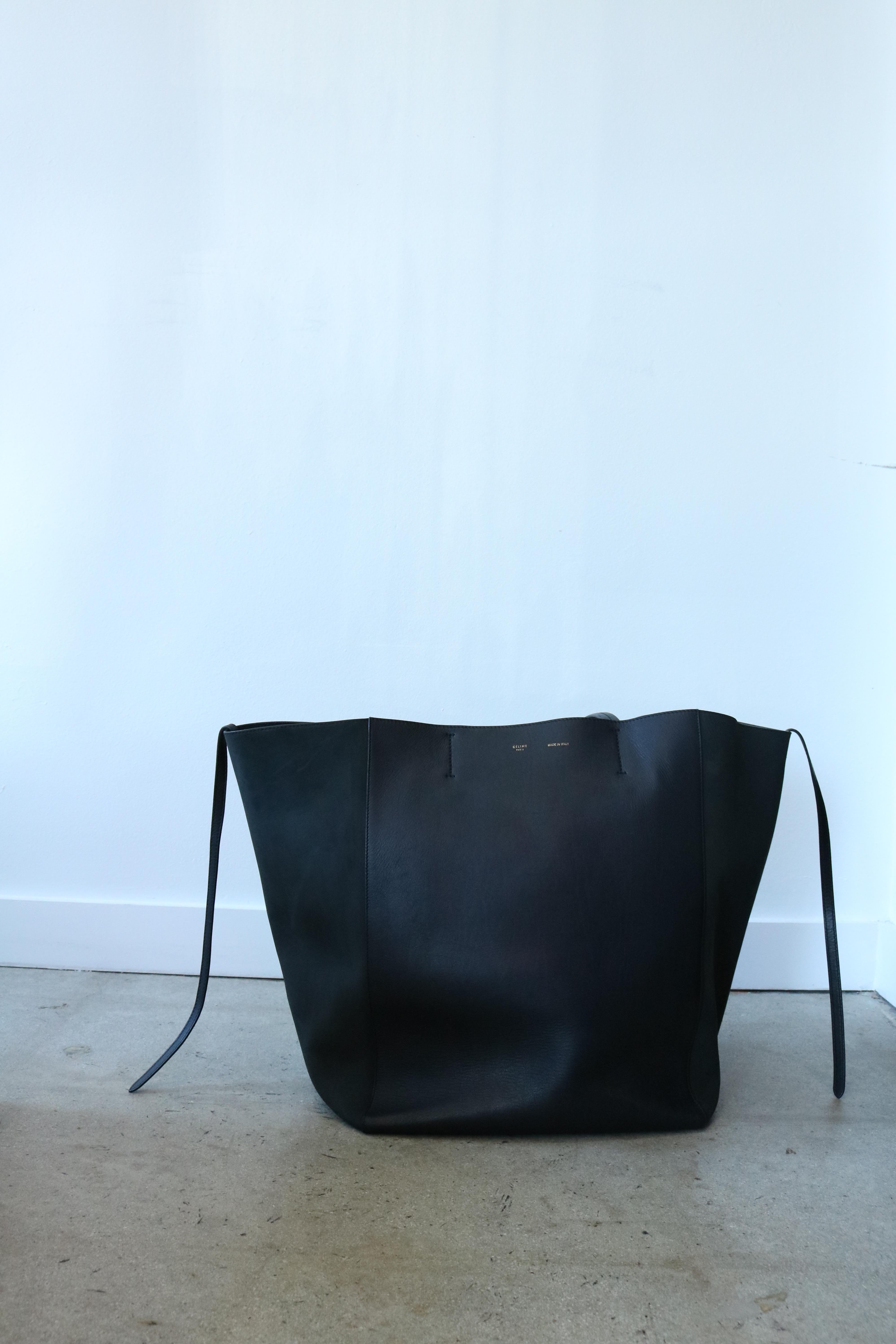-Extra Large Celine Tote in Excellent Condition 
-Perfect as a carry-on (Can fit a labtop, passport wallet, books etc) 
- Black smooth leather, with brushed black leather on the sides 
- Ties for closure 