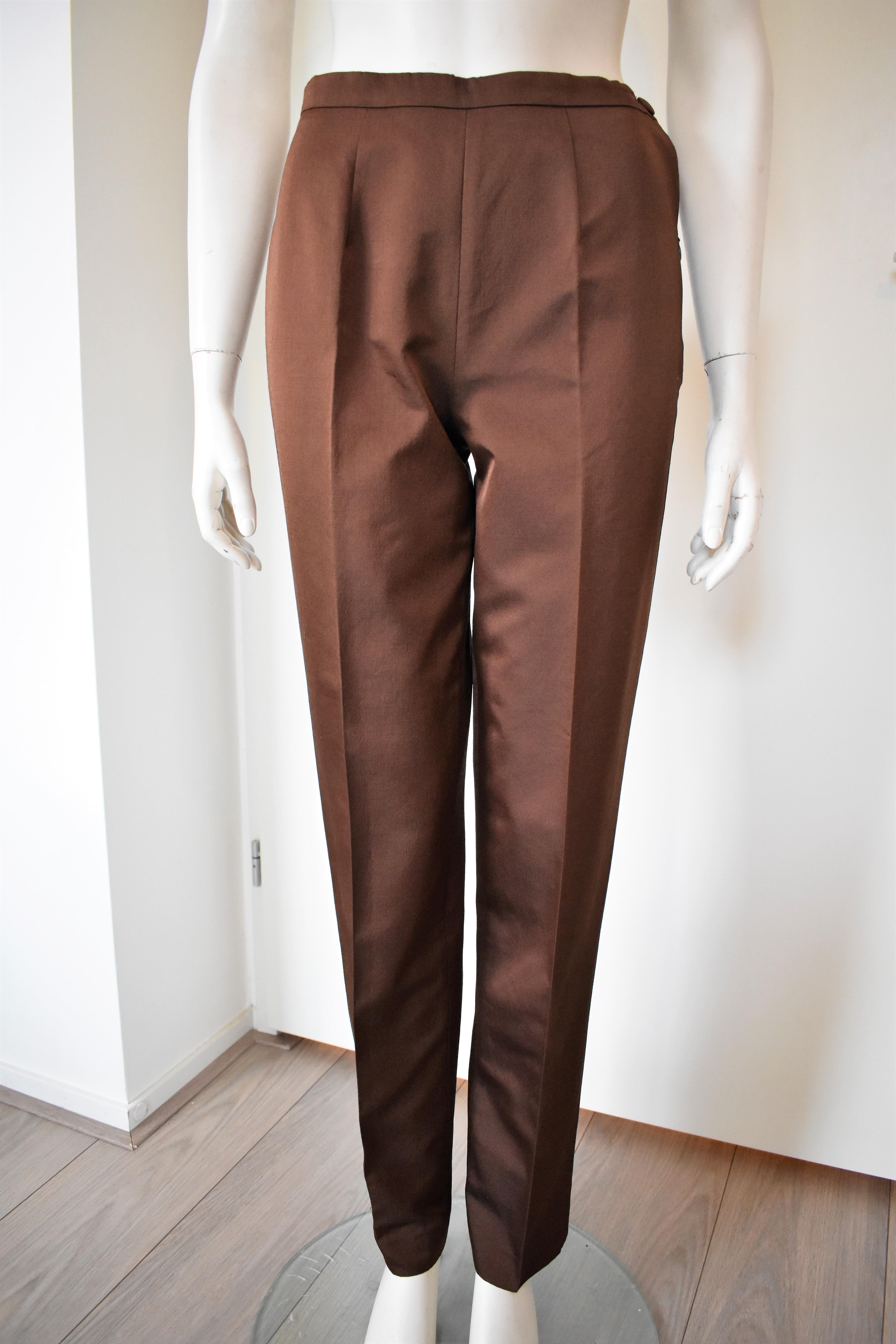 Beautiful cut pants by Albera Ferreti, hardly worn. Before shipping, the pants will be sent to a specialist for a complementary dry cleaning, so it will be perfect and ready to wear upon arrival. 