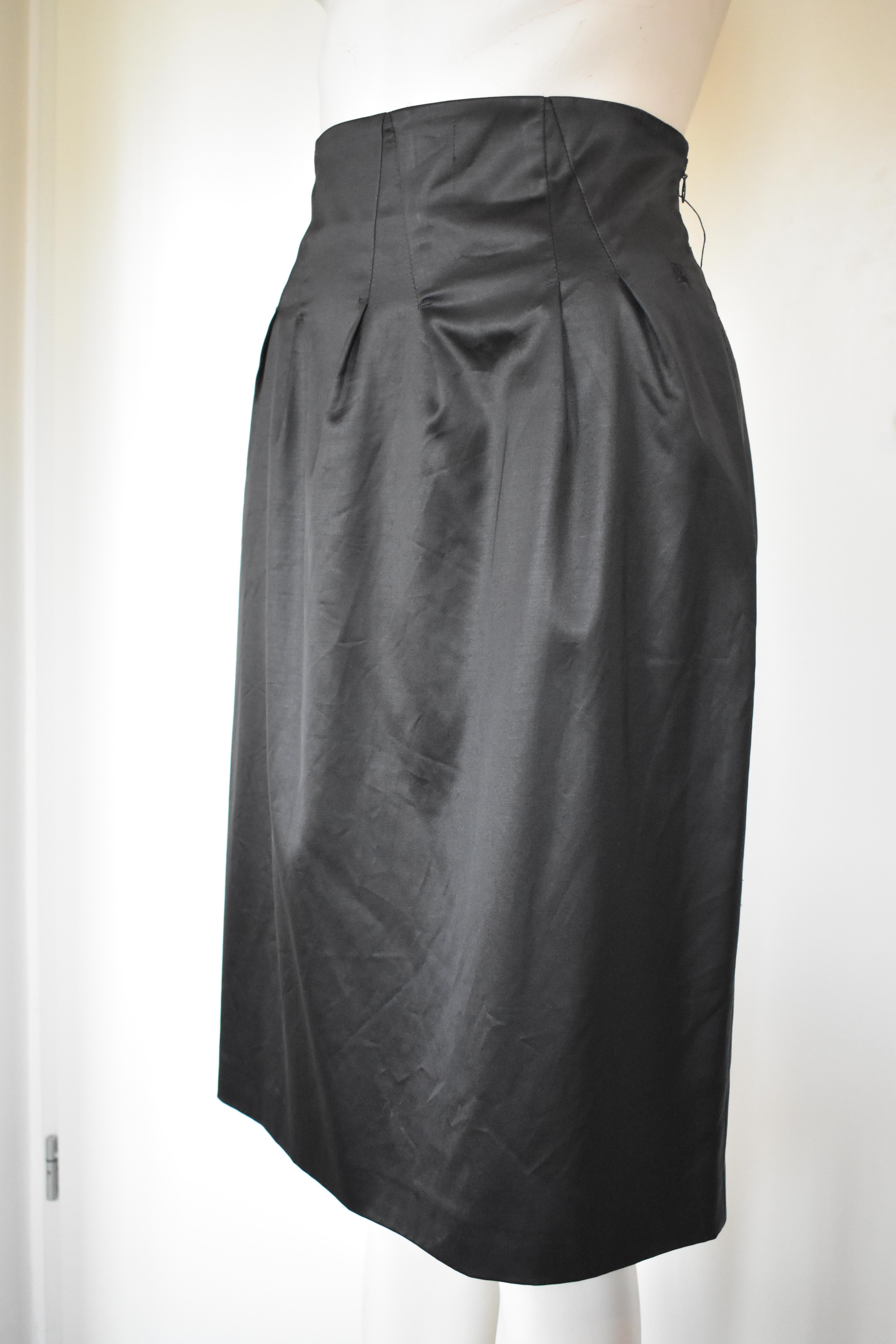 Black Burberry Satin High Waist Skirt (Schwarz) im Angebot