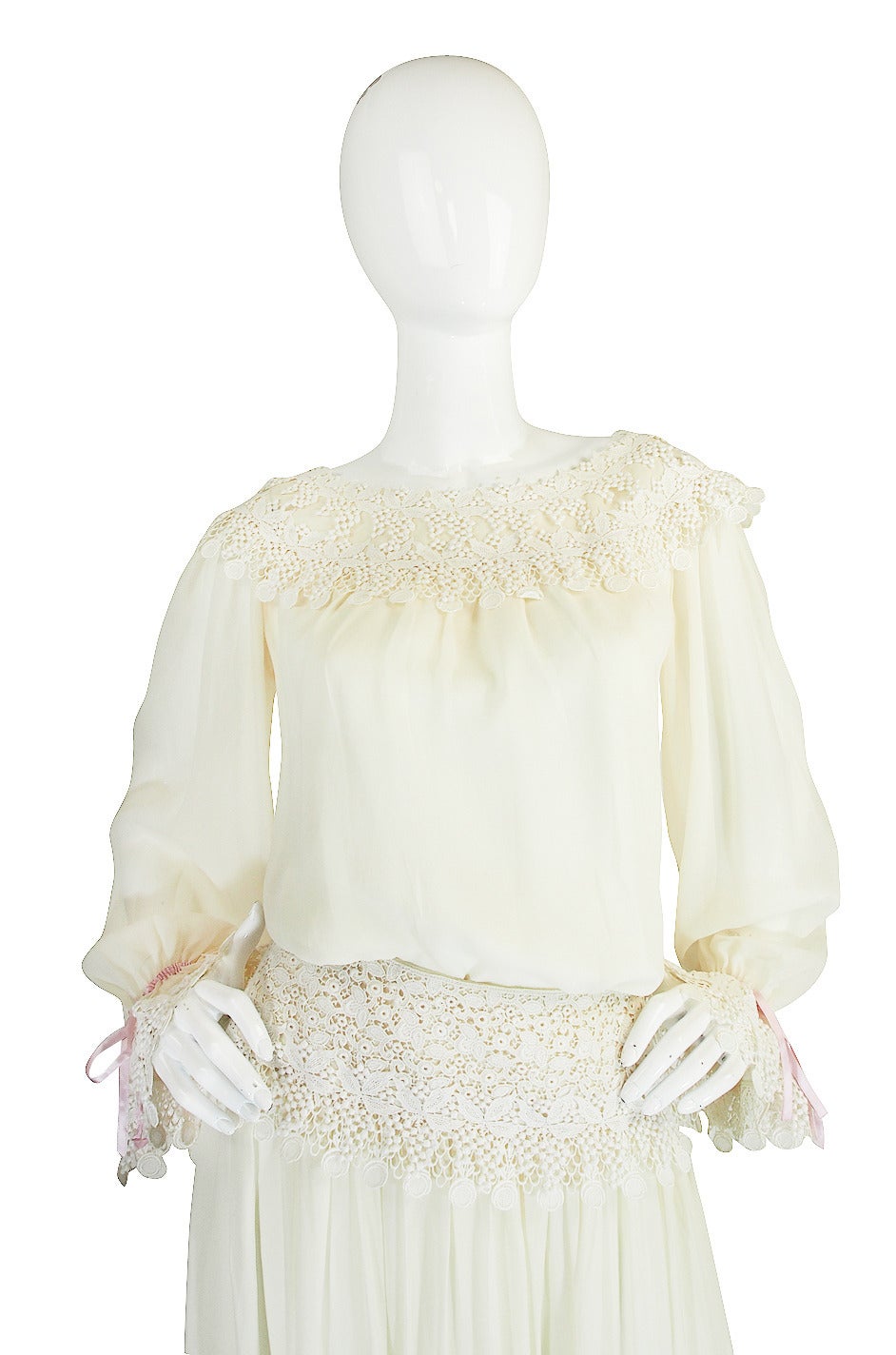 1977 Yves Saint Laurent Haute Couture Museum Piece In Good Condition In Rockwood, ON