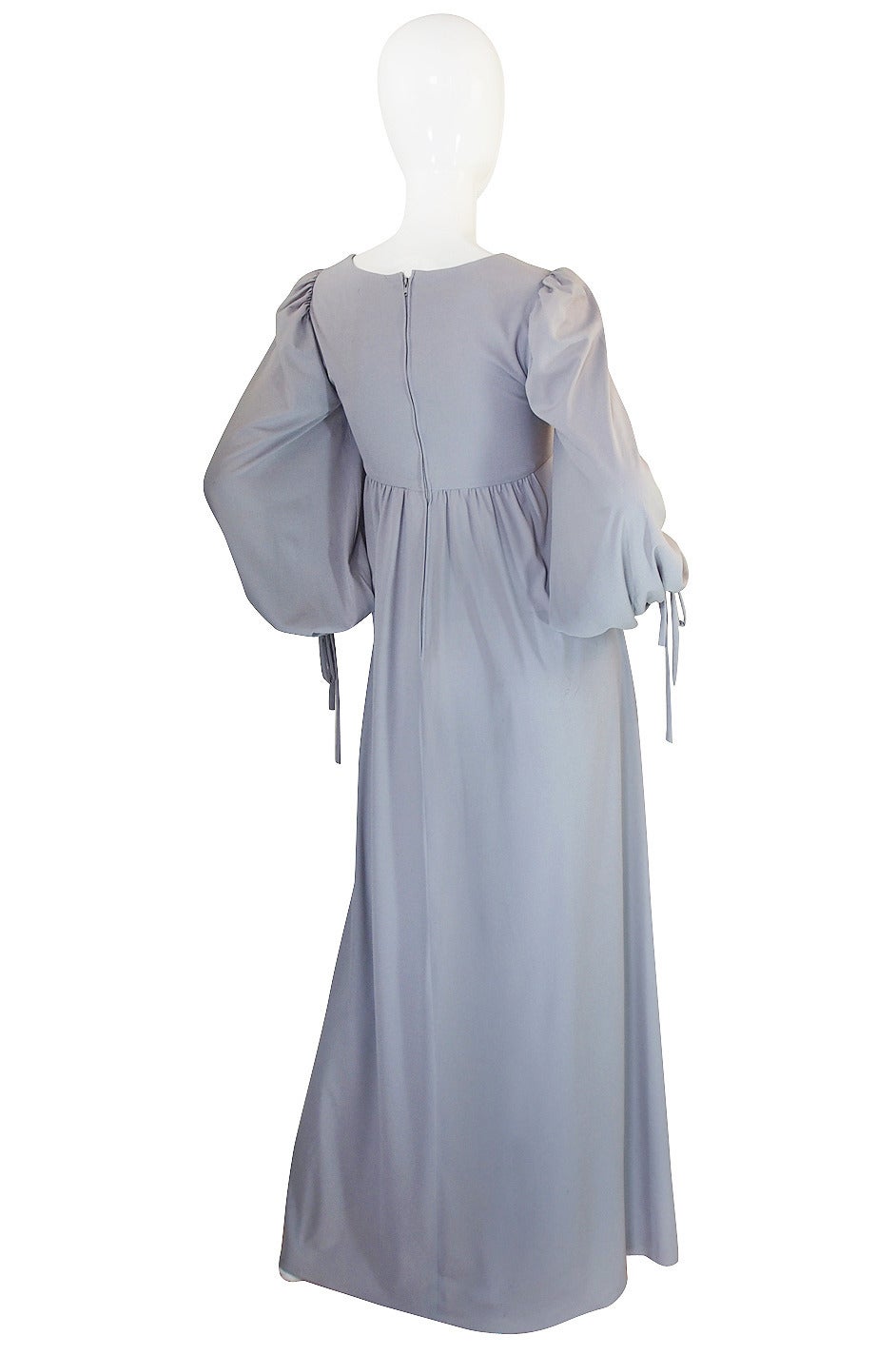 Very sweet little maxi dress with that reference back to the Victorian era that Gina Fratini so loved and often took inspirations from. The fabric is an easy to wear and travel with polyester in a pretty grey that has a blue under tone to it. A