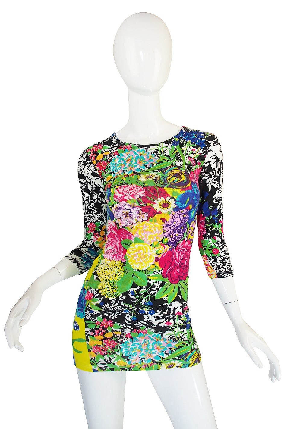 1990s Versace Versus Stretch Tee Mini Dress In Excellent Condition For Sale In Rockwood, ON