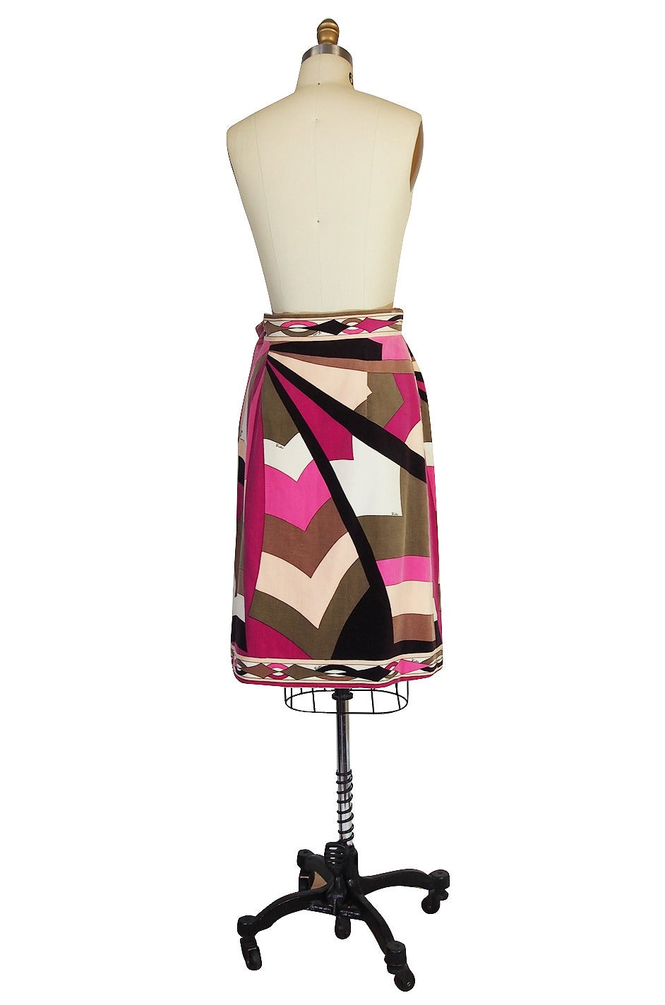 Gorgeous cotton velvet skirt by the Emilio Pucci. Made of beautiful cotton velvet that has a pretty mix of pinks and pastels running over its surface. The main parts of the skirt are covered in classic Pucci pattern in two shades of pink, taupe, a