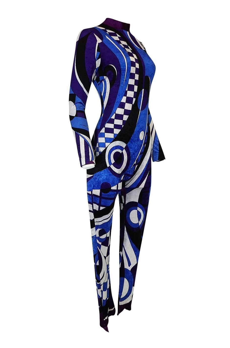 1970s Emilio Pucci Blue Print Velvet Stretch Catsuit with Stirrups In Good Condition In Rockwood, ON