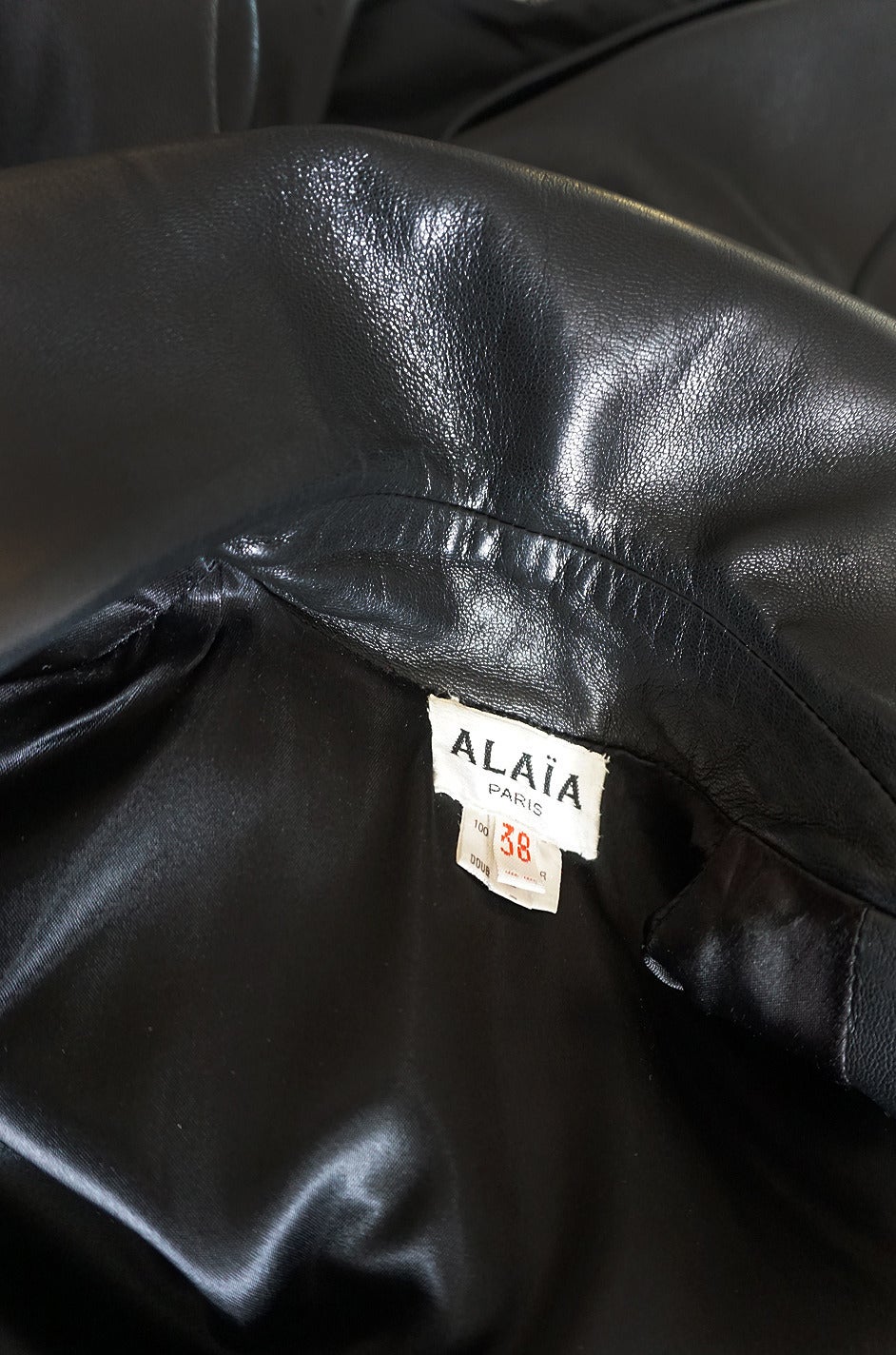 1980s Azzedine Alaia Fitted Black Leather Jacket For Sale 1