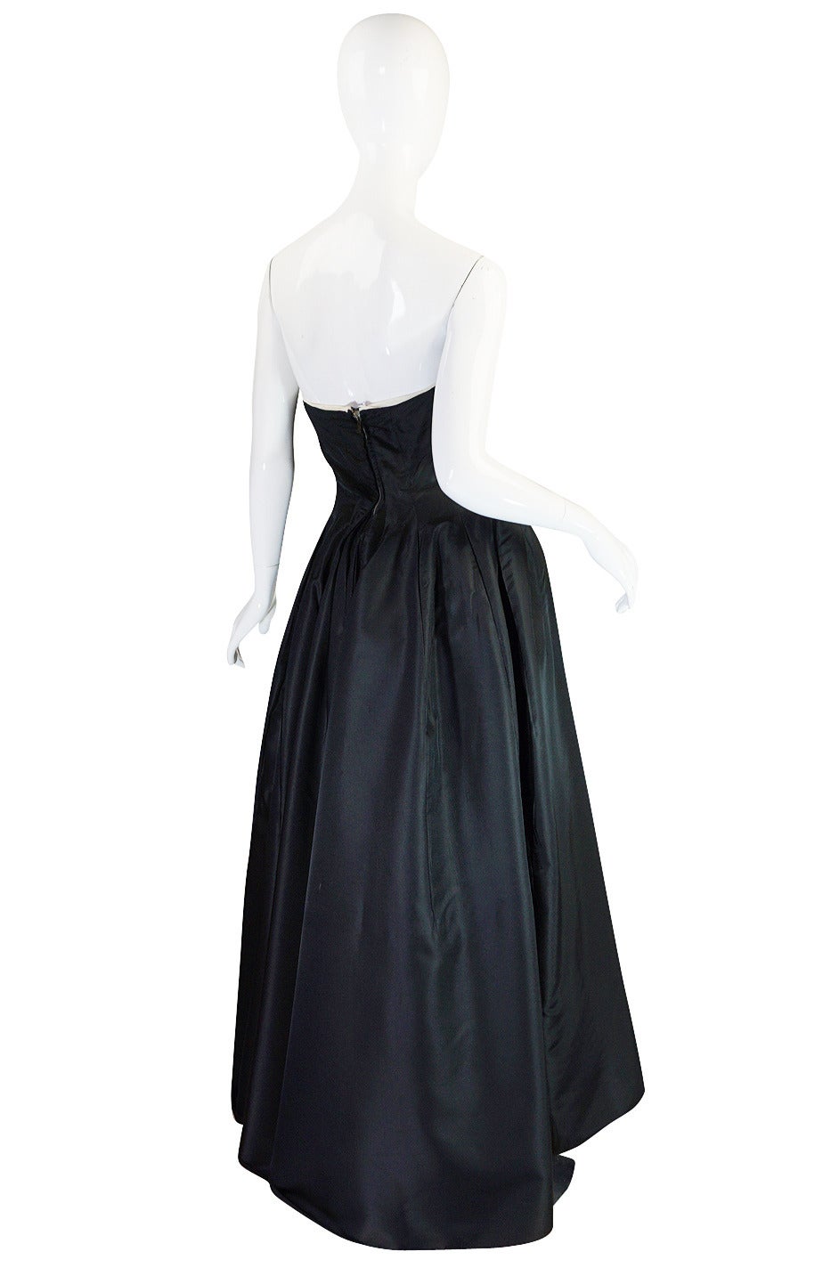 Beautiful 1950s Black Strapless Bonwit Teller Silk Gown In Excellent Condition For Sale In Rockwood, ON