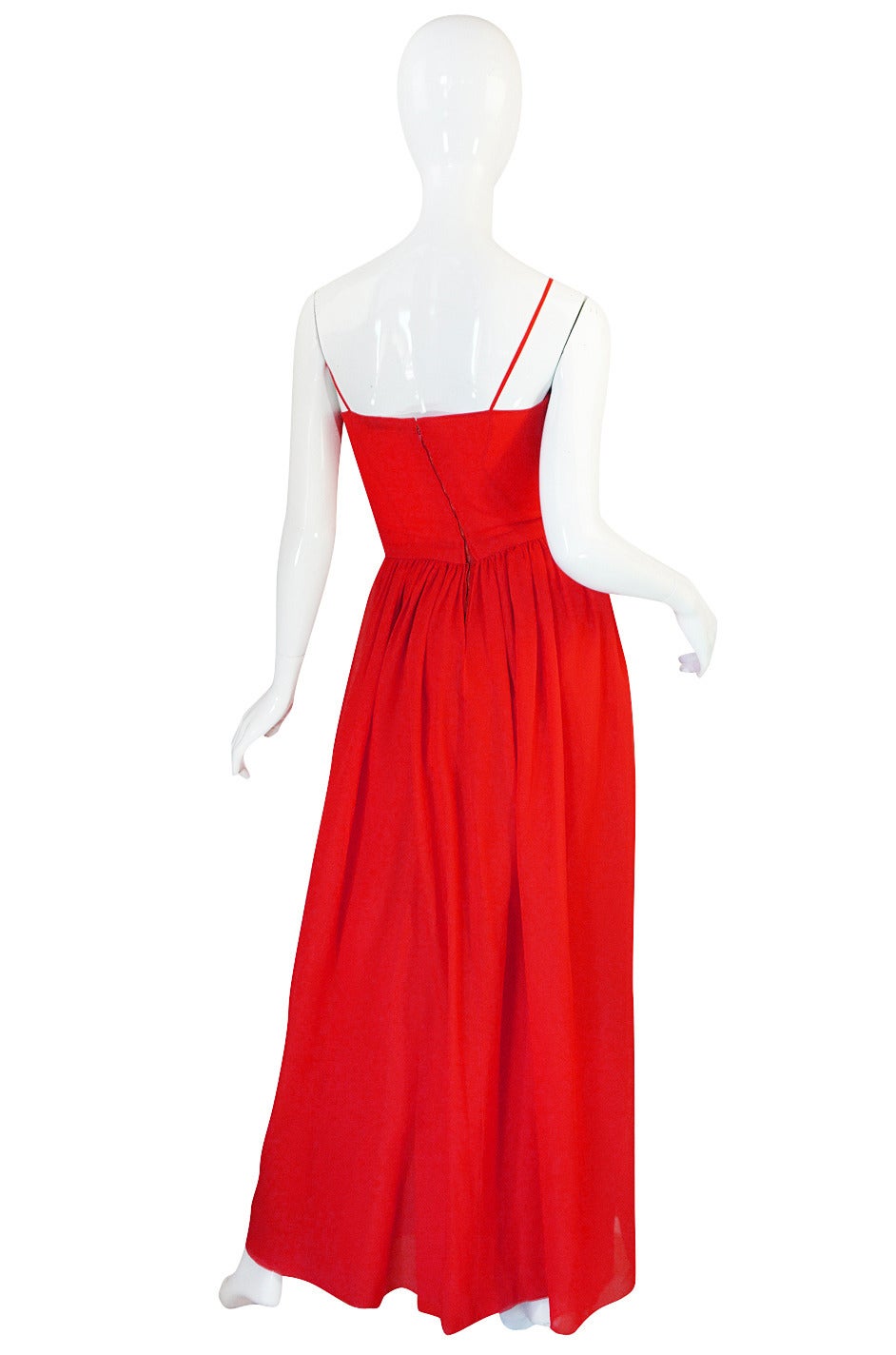 This dress is so simple yet so sublime and I just love it. It is really an amazing example of great lines, great cut and a great fabric choice, all combined with the perfect flattering red. The bodice is simple and fitted with tiny silk straps