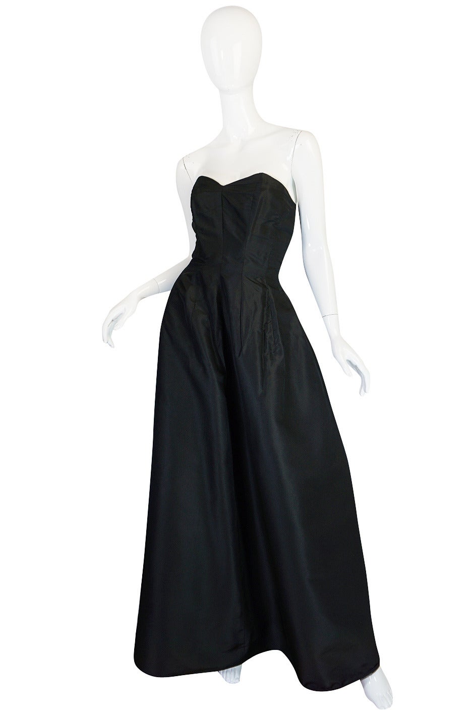 Beautiful 1950s Black Strapless Bonwit Teller Silk Gown For Sale 1