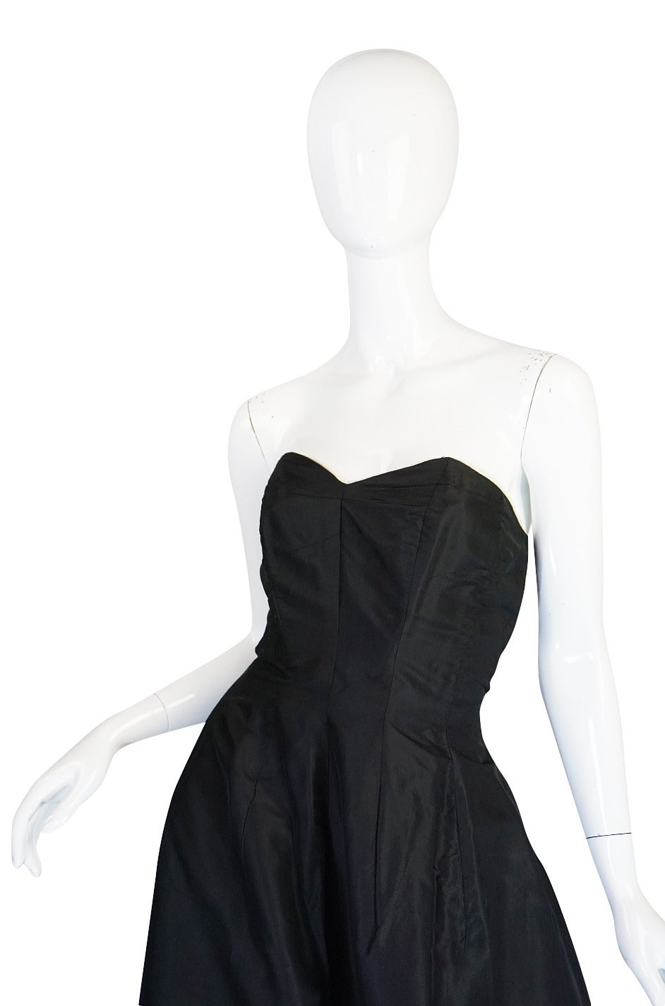 Women's Beautiful 1950s Black Strapless Bonwit Teller Silk Gown For Sale